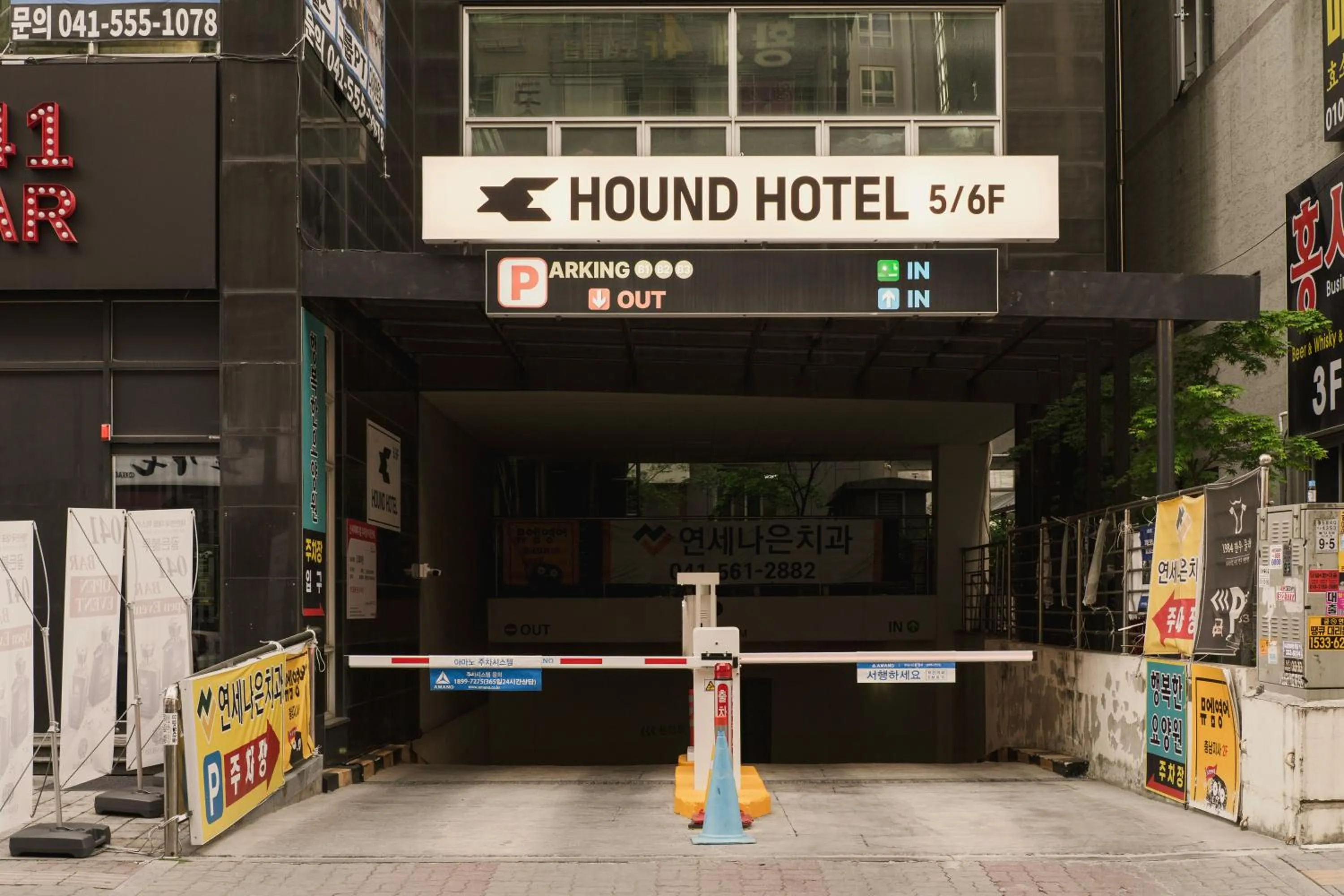 Parking in Cheonan Buldang Hound Hotel