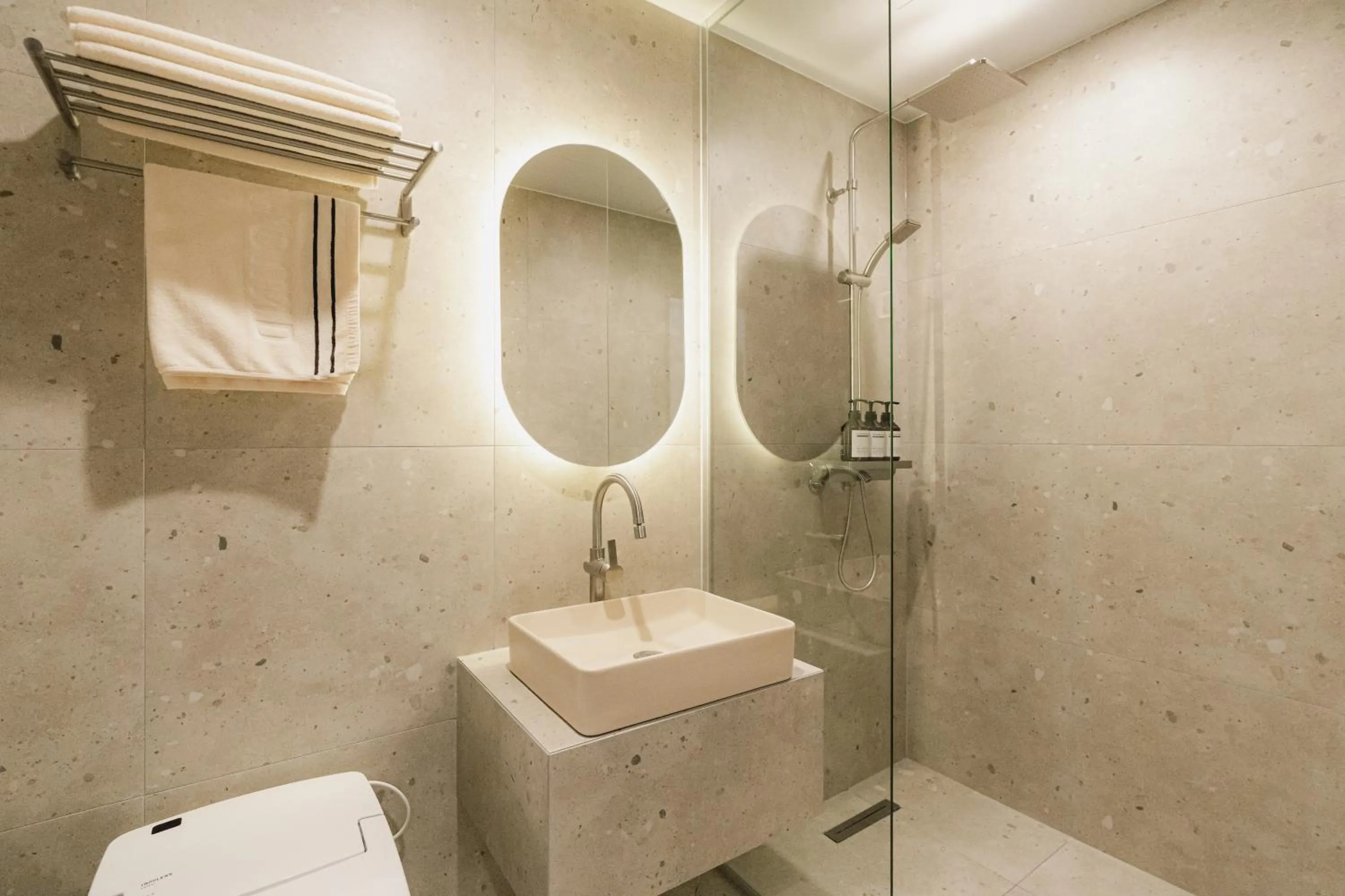 Shower in Cheonan Buldang Hound Hotel