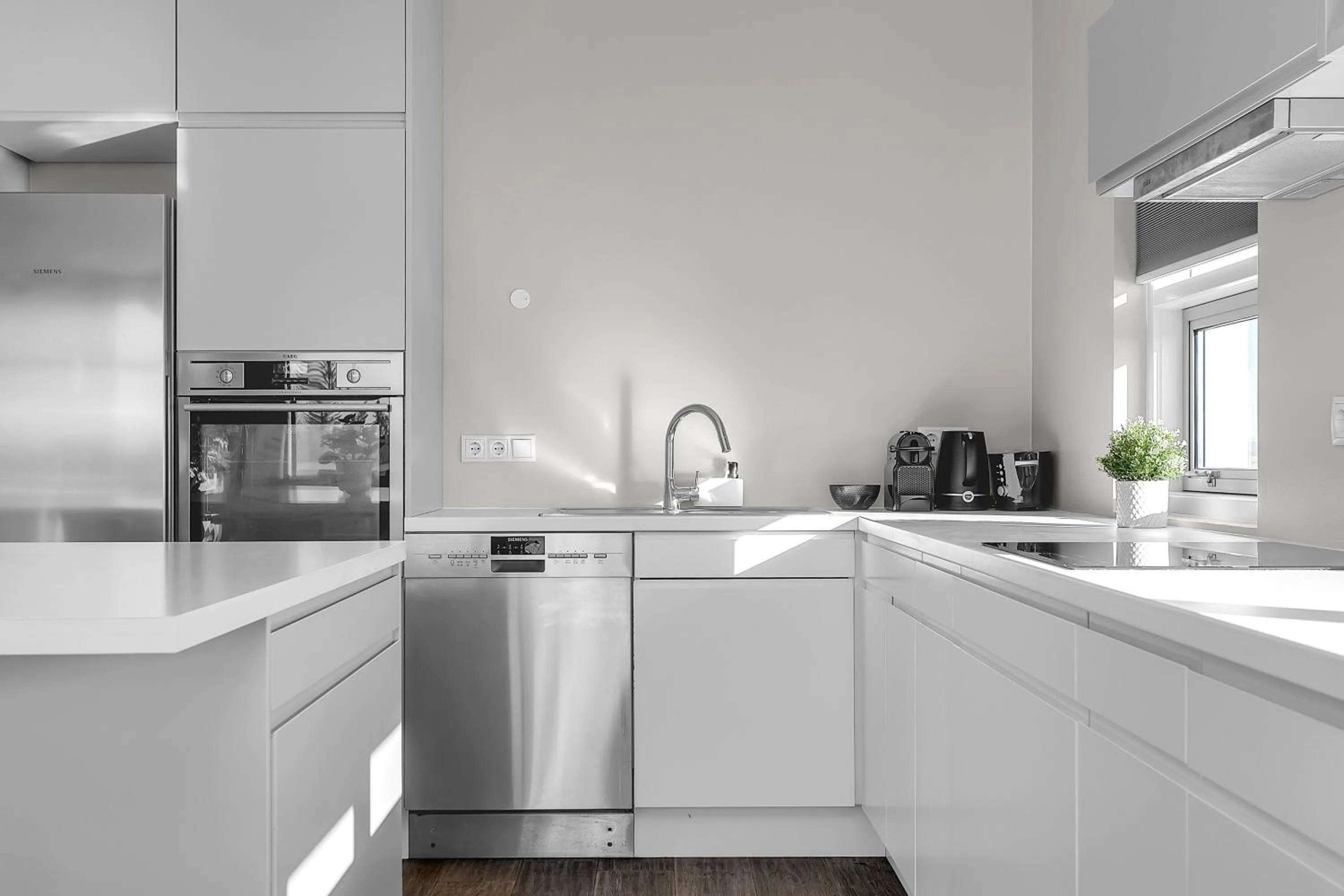 Coffee/tea facilities in Bella Apartments & Rooms