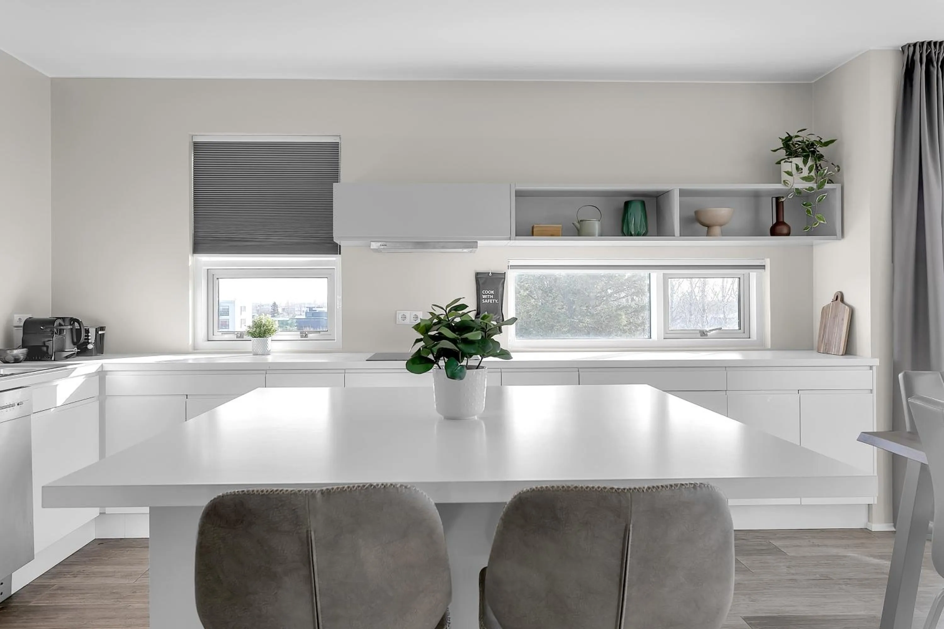 Kitchen or kitchenette in Bella Apartments & Rooms