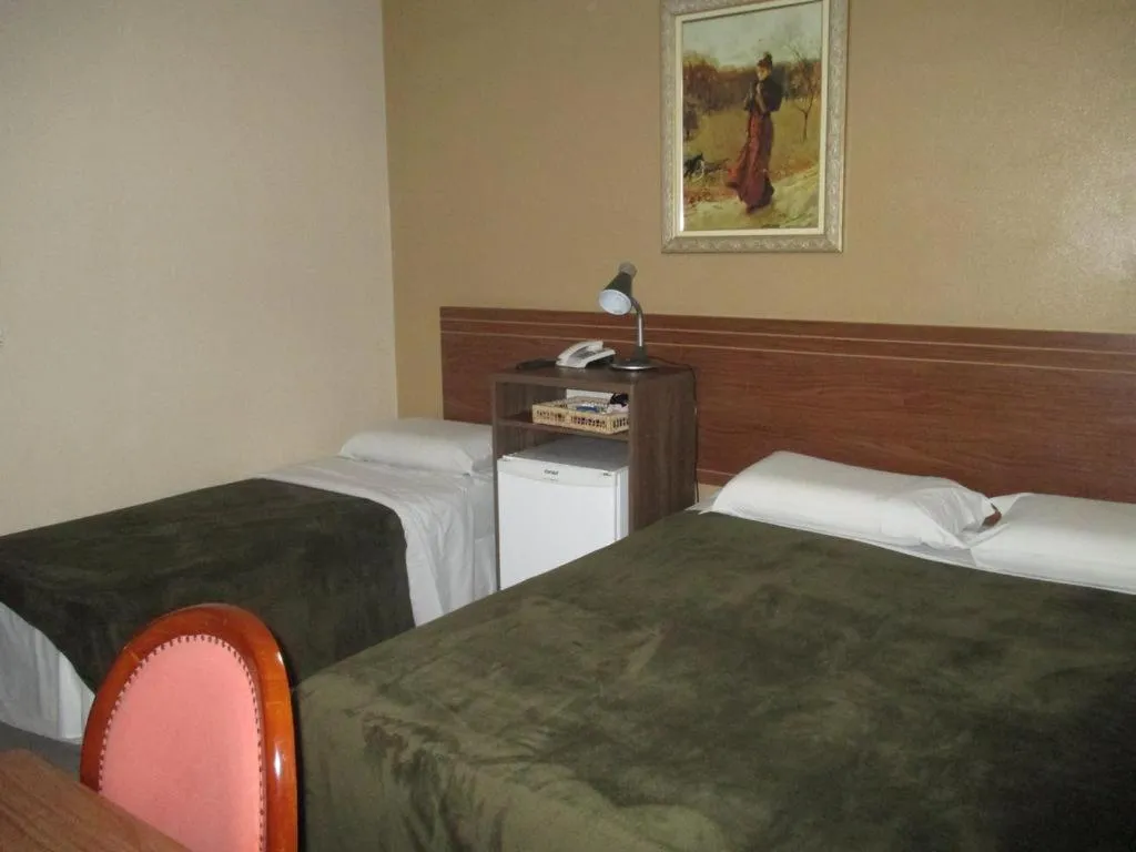 Photo of the whole room, Bed in Victor Plaza Formiga