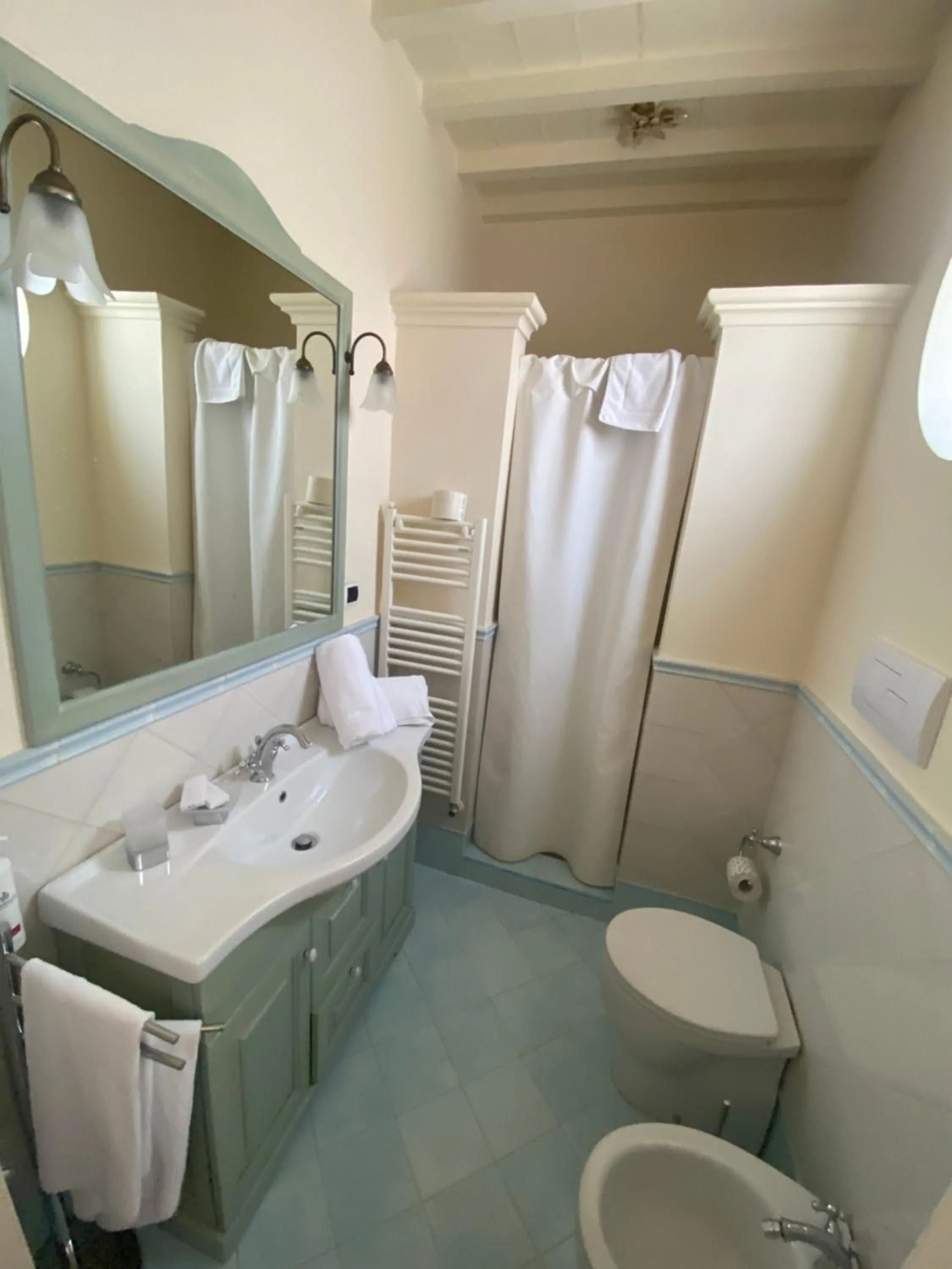 Bathroom in Casa Raiola Ercolano Luxury Rooms & Spa