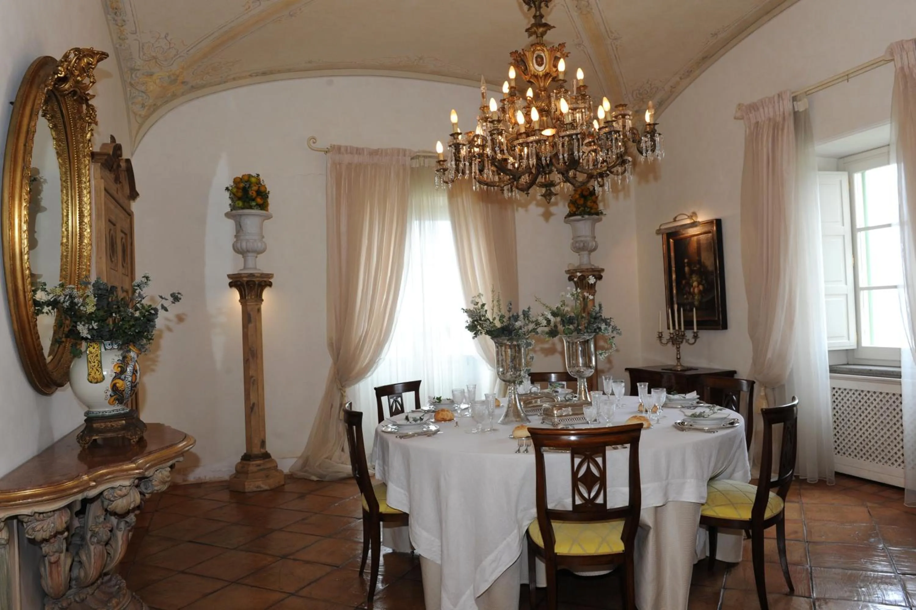 Communal lounge/ TV room in Casa Raiola Ercolano Luxury Rooms & Spa