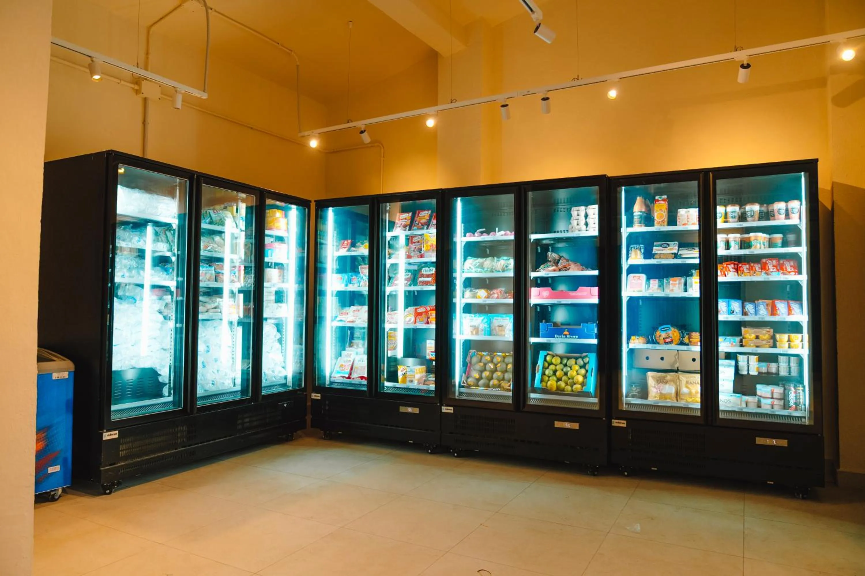 Supermarket/grocery shop in Camping El Portus