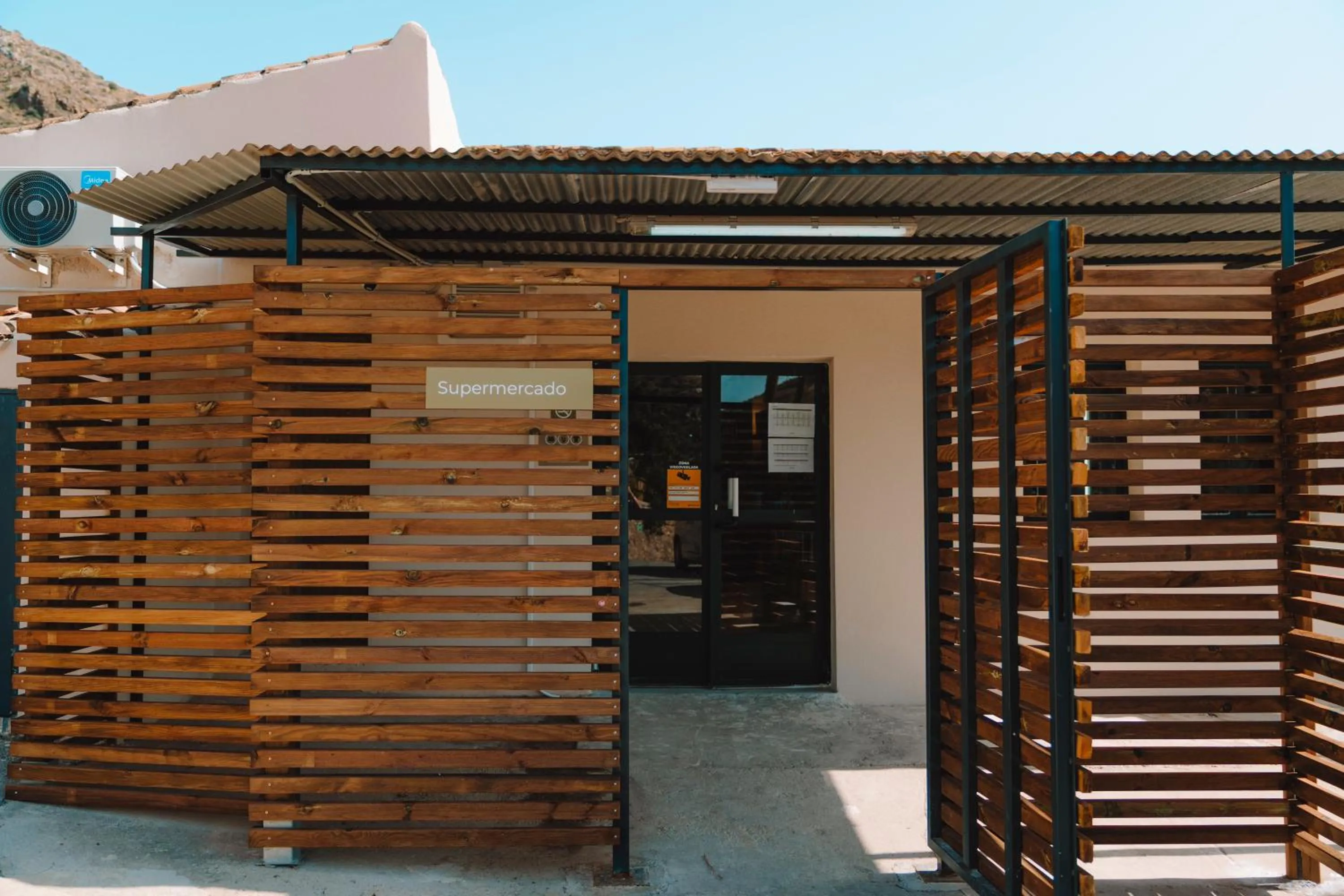 Supermarket/grocery shop in Camping El Portus