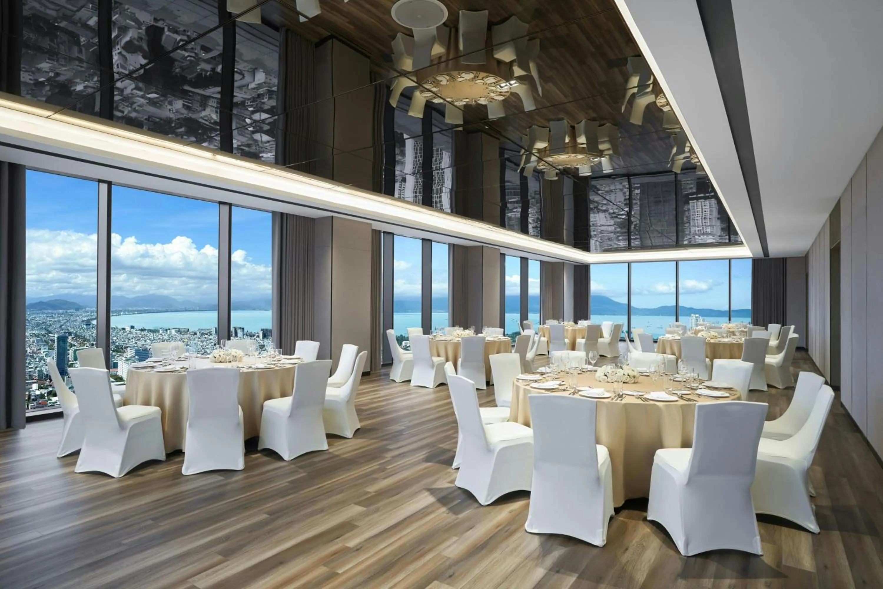 Meeting/conference room in Courtyard by Marriott Danang Han River
