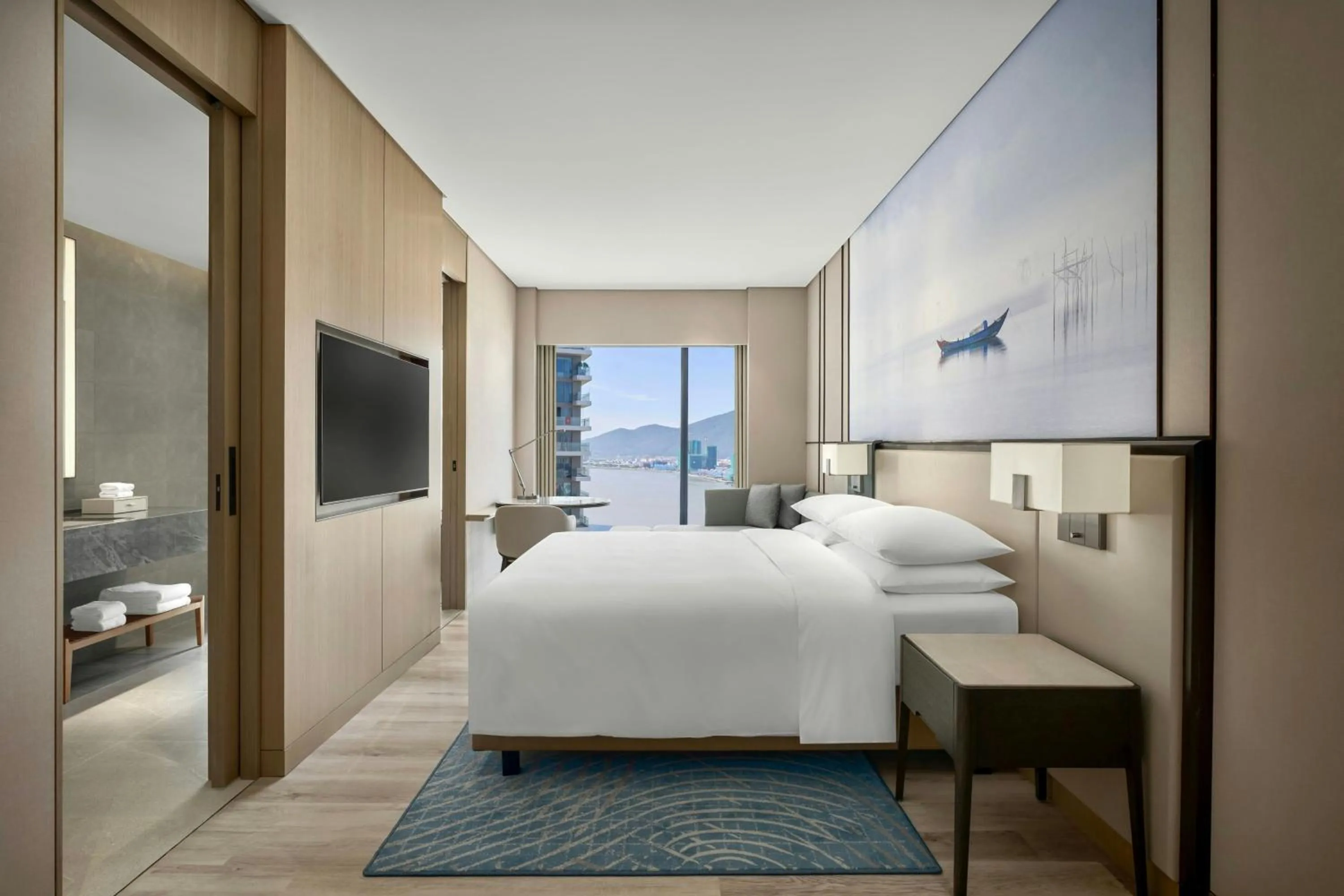 Photo of the whole room, Bed in Courtyard by Marriott Danang Han River