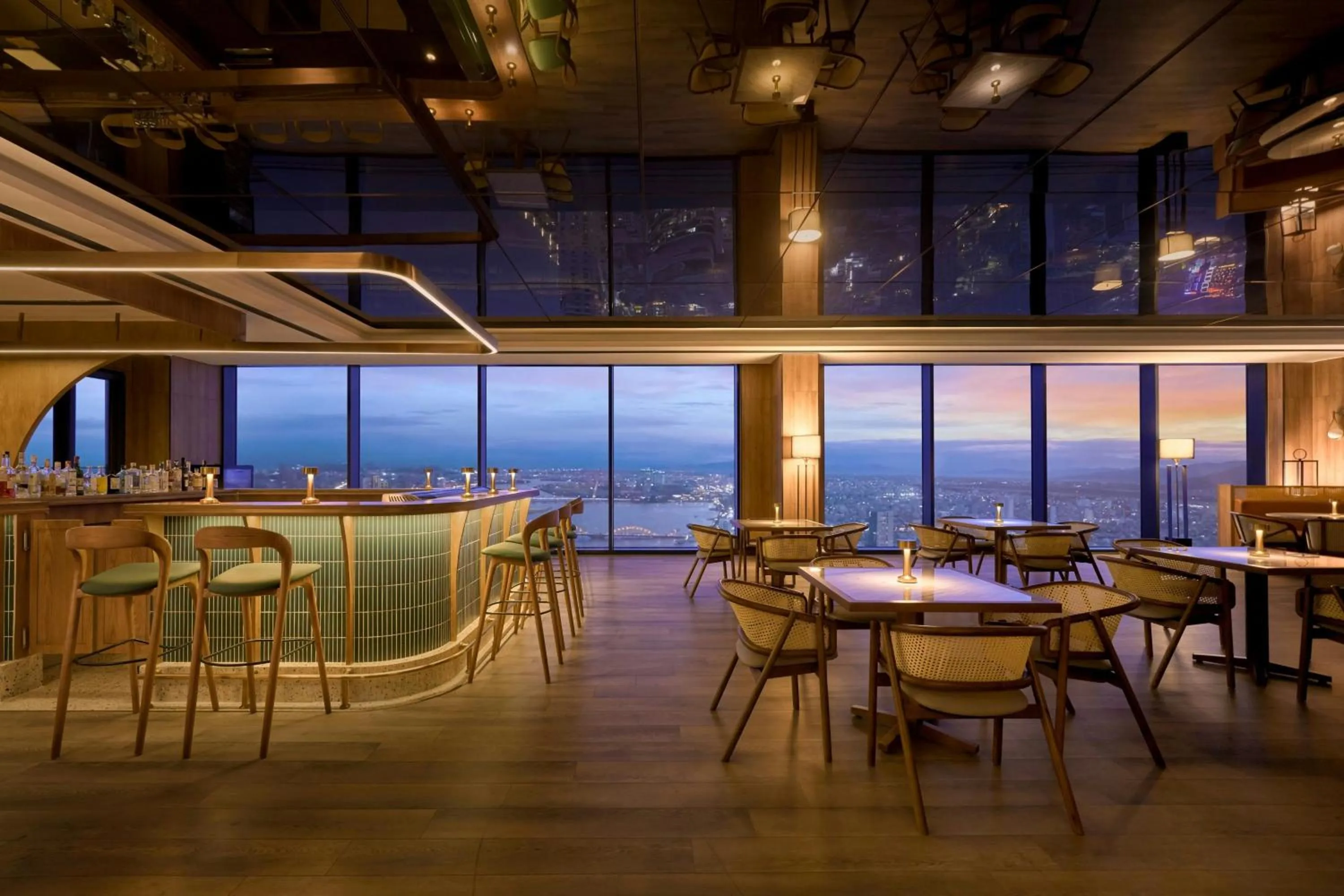 Lounge or bar in Courtyard by Marriott Danang Han River