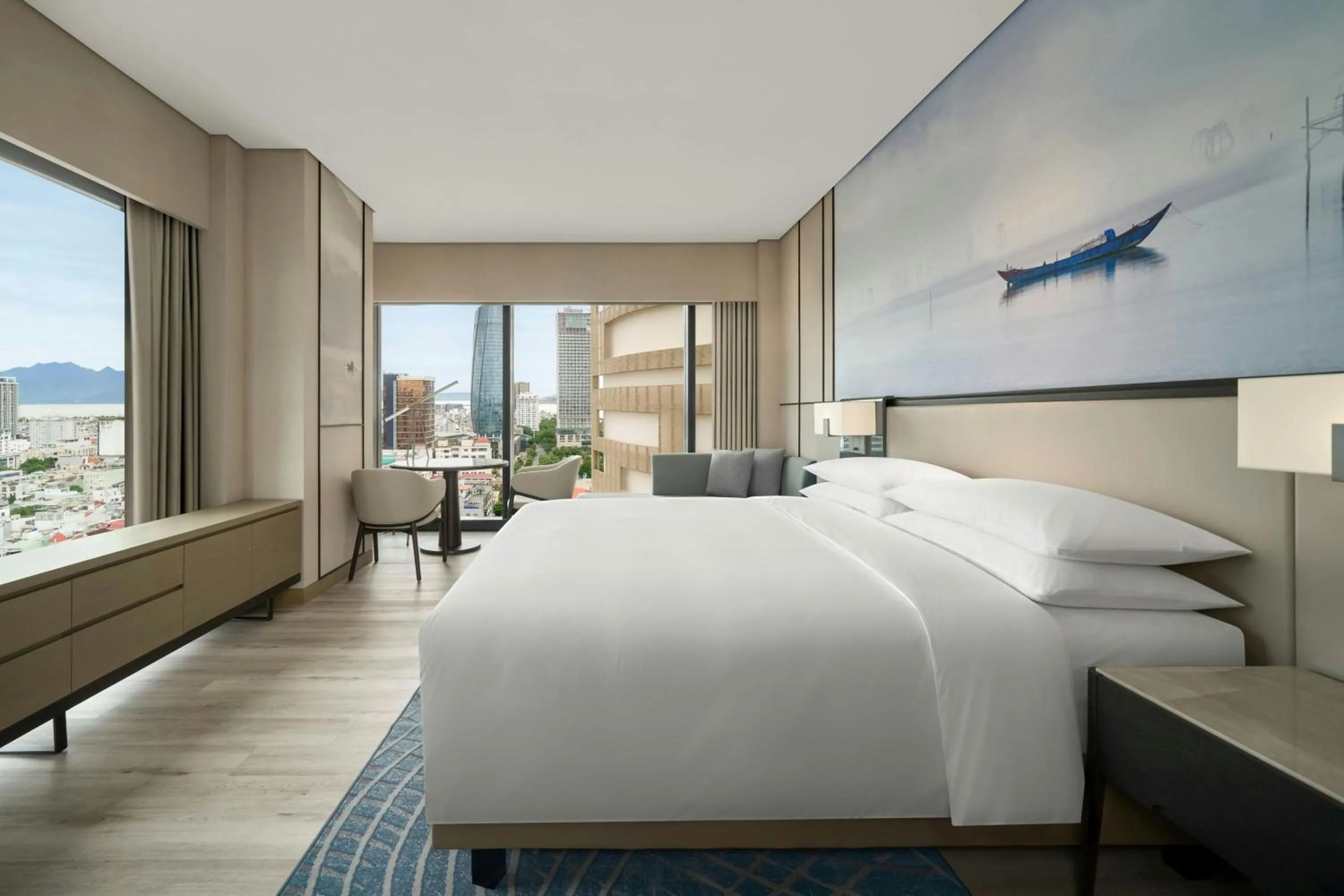 Photo of the whole room, Bed in Courtyard by Marriott Danang Han River