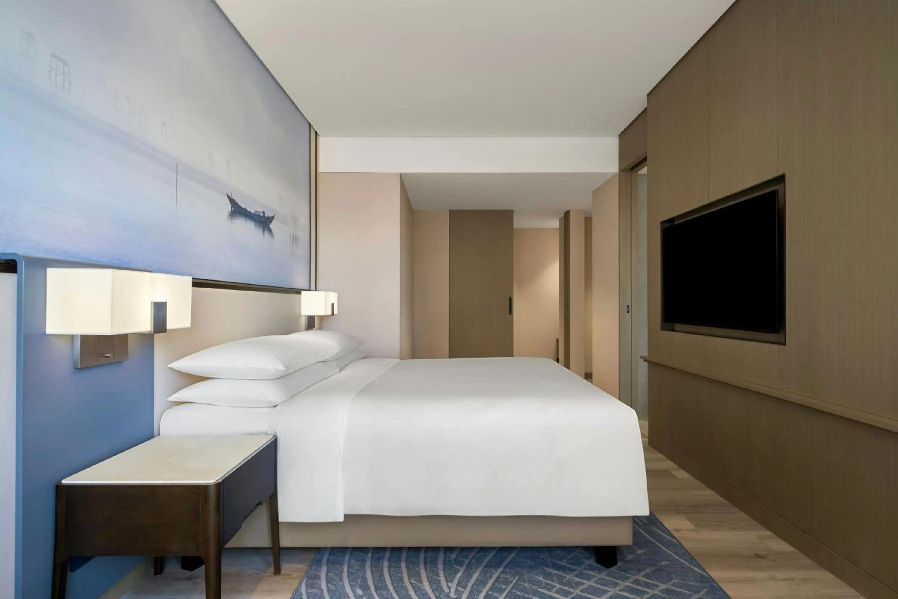 Photo of the whole room, Bed in Courtyard by Marriott Danang Han River