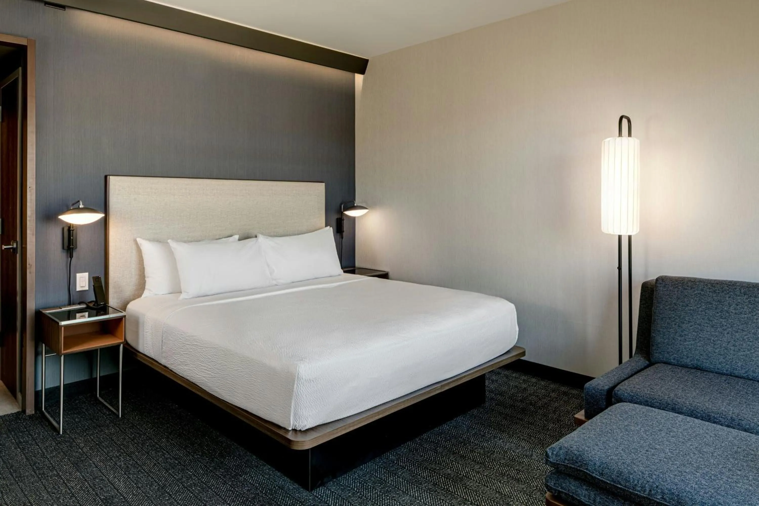 Photo of the whole room, Bed in Courtyard Lewiston