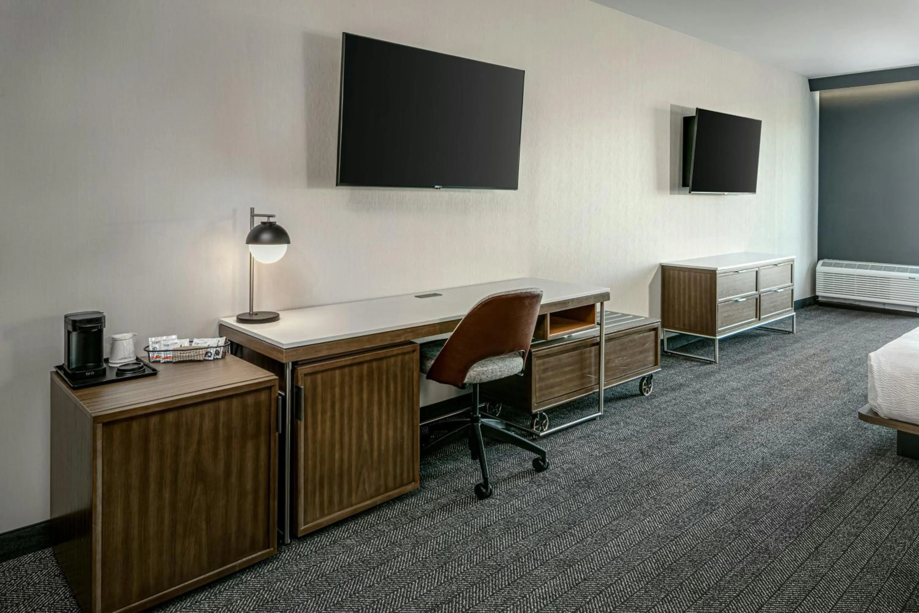 Photo of the whole room in Courtyard Lewiston