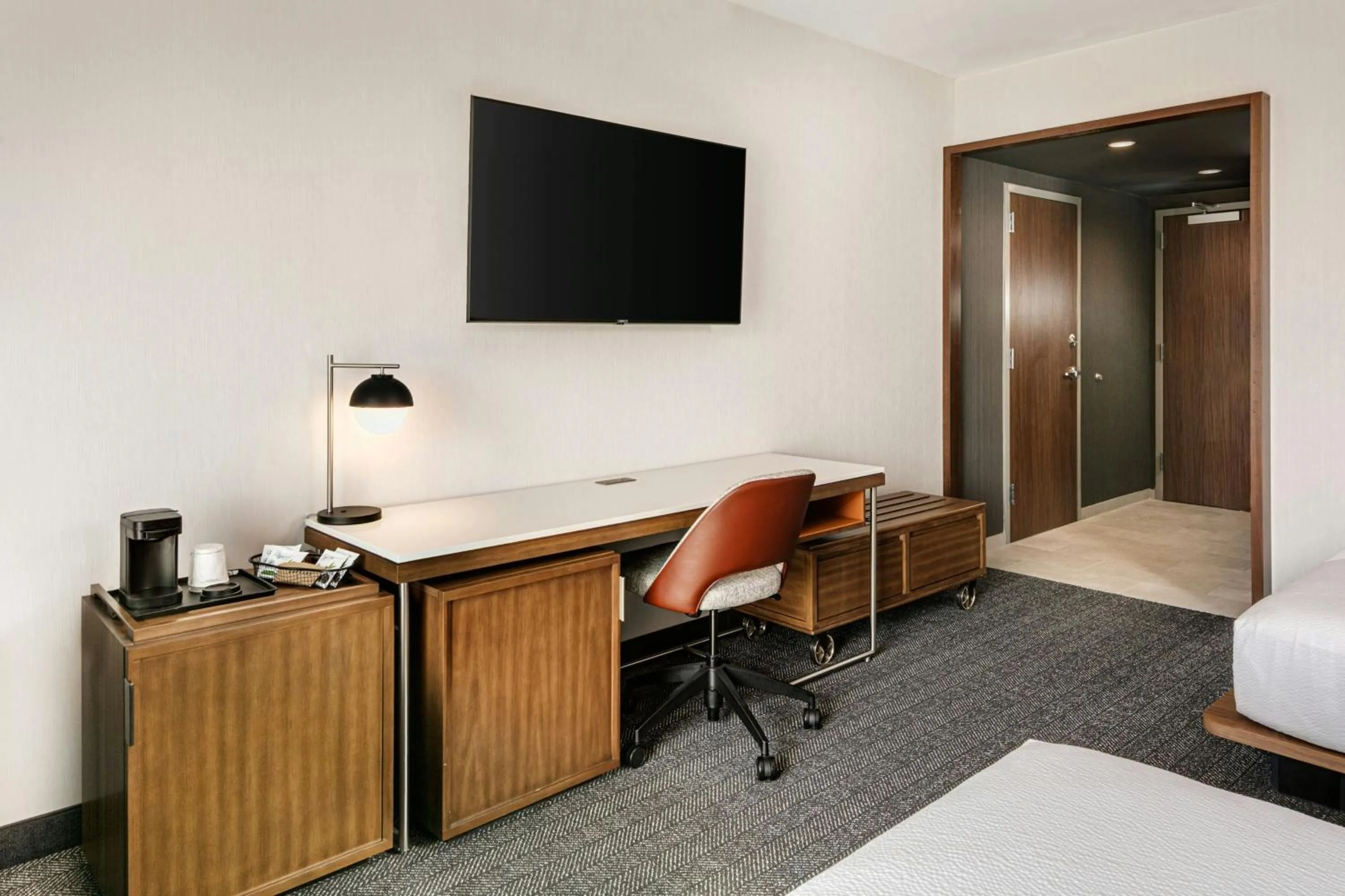 Photo of the whole room, Bed in Courtyard Lewiston