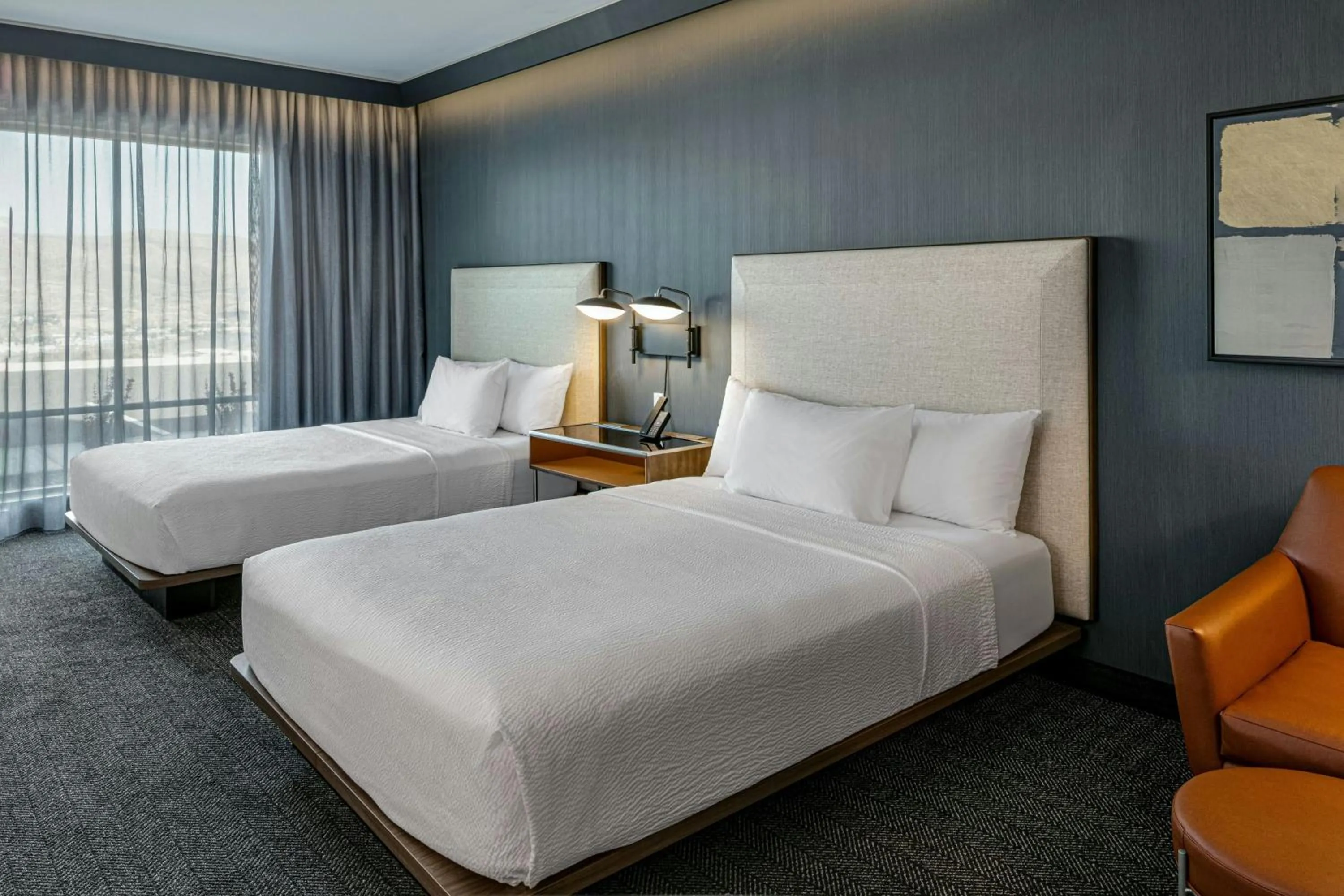 Photo of the whole room, Bed in Courtyard Lewiston