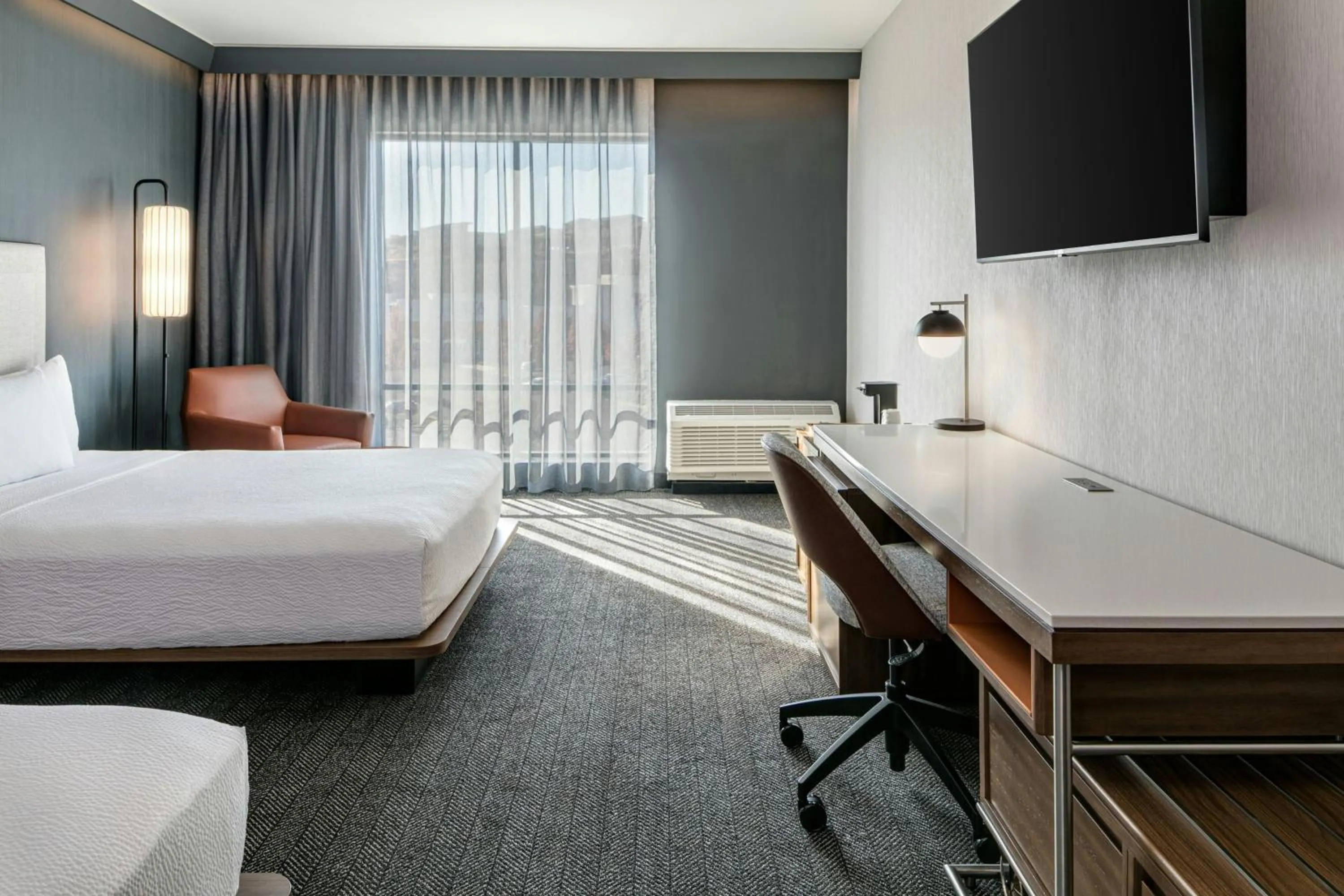 Photo of the whole room, Bed in Courtyard Lewiston