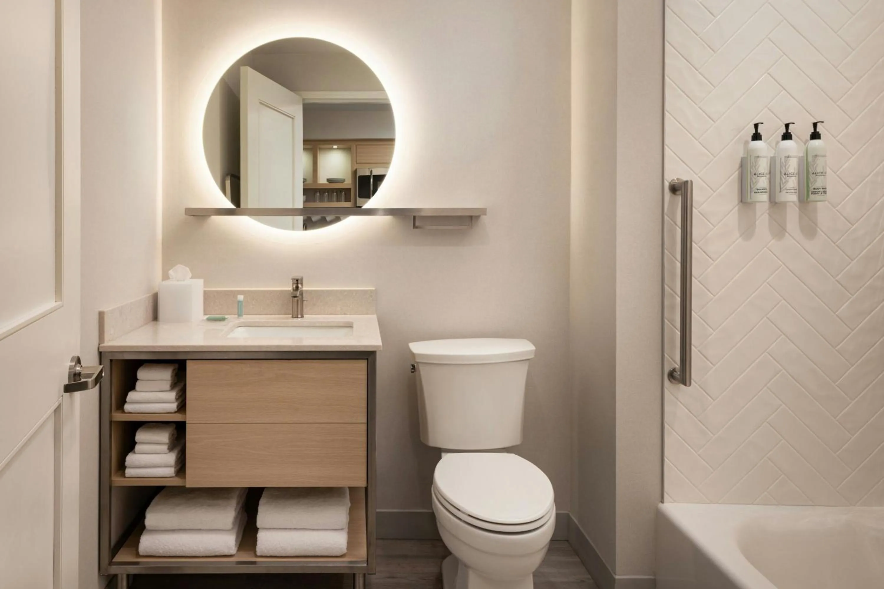 Bathroom in TownePlace Suites by Marriott Chilliwack