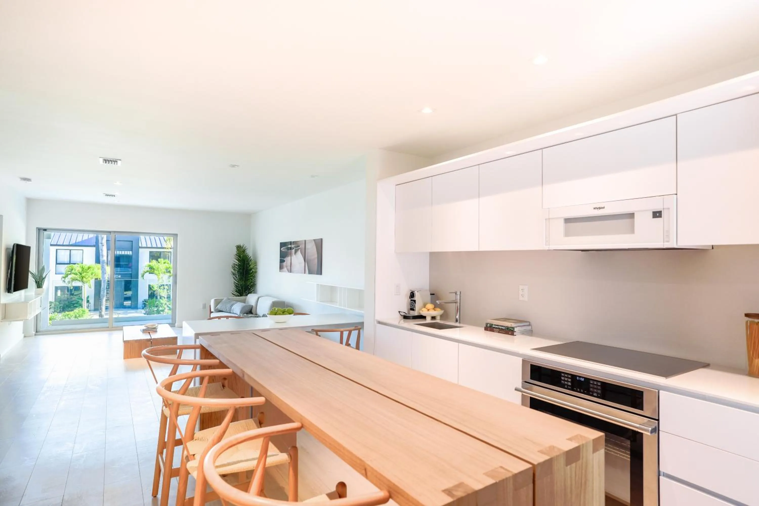Dining area in Beach Haus Key Biscayne Contemporary Apartments