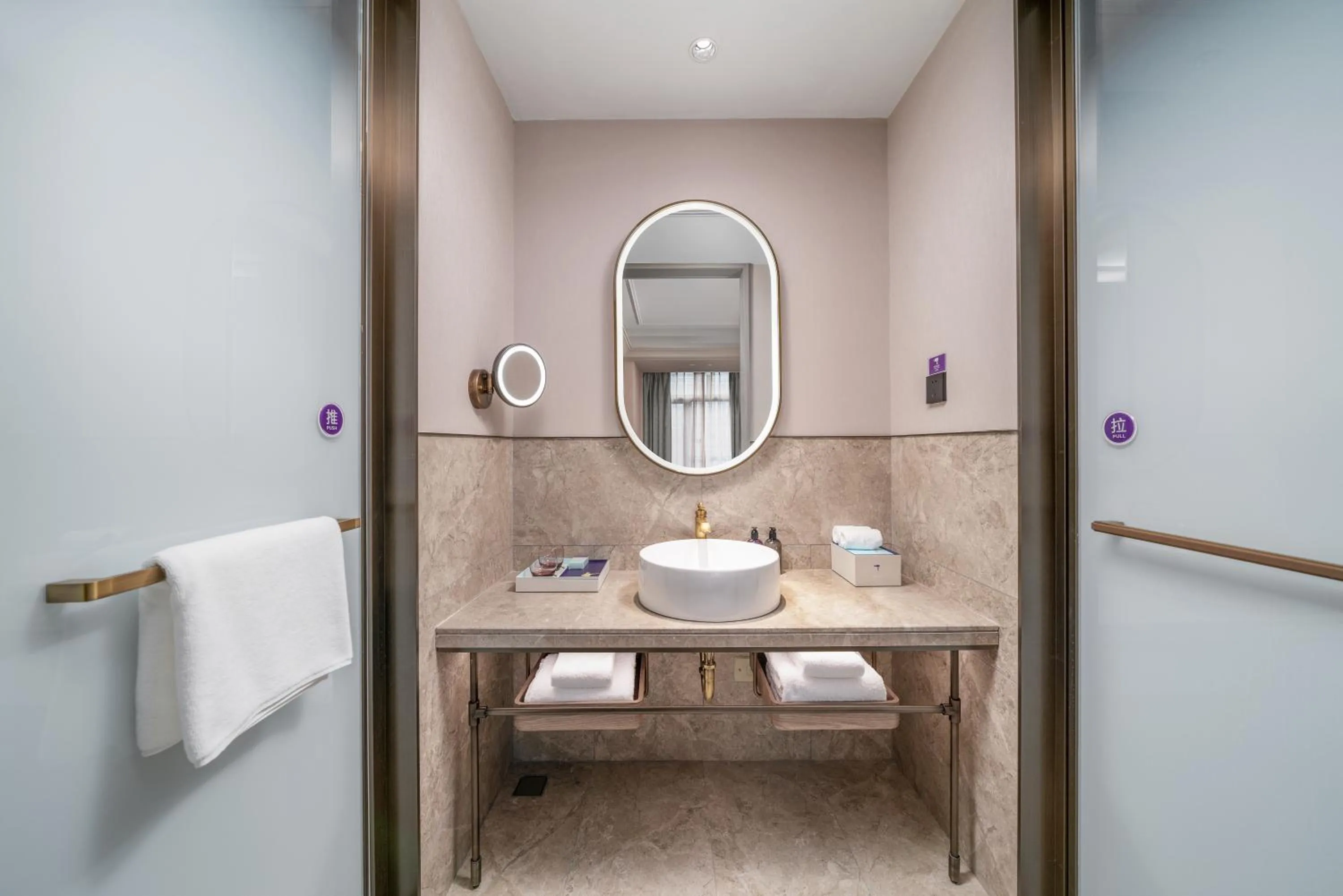 Toilet in Mercure Guangzhou Tianhe Sports Center