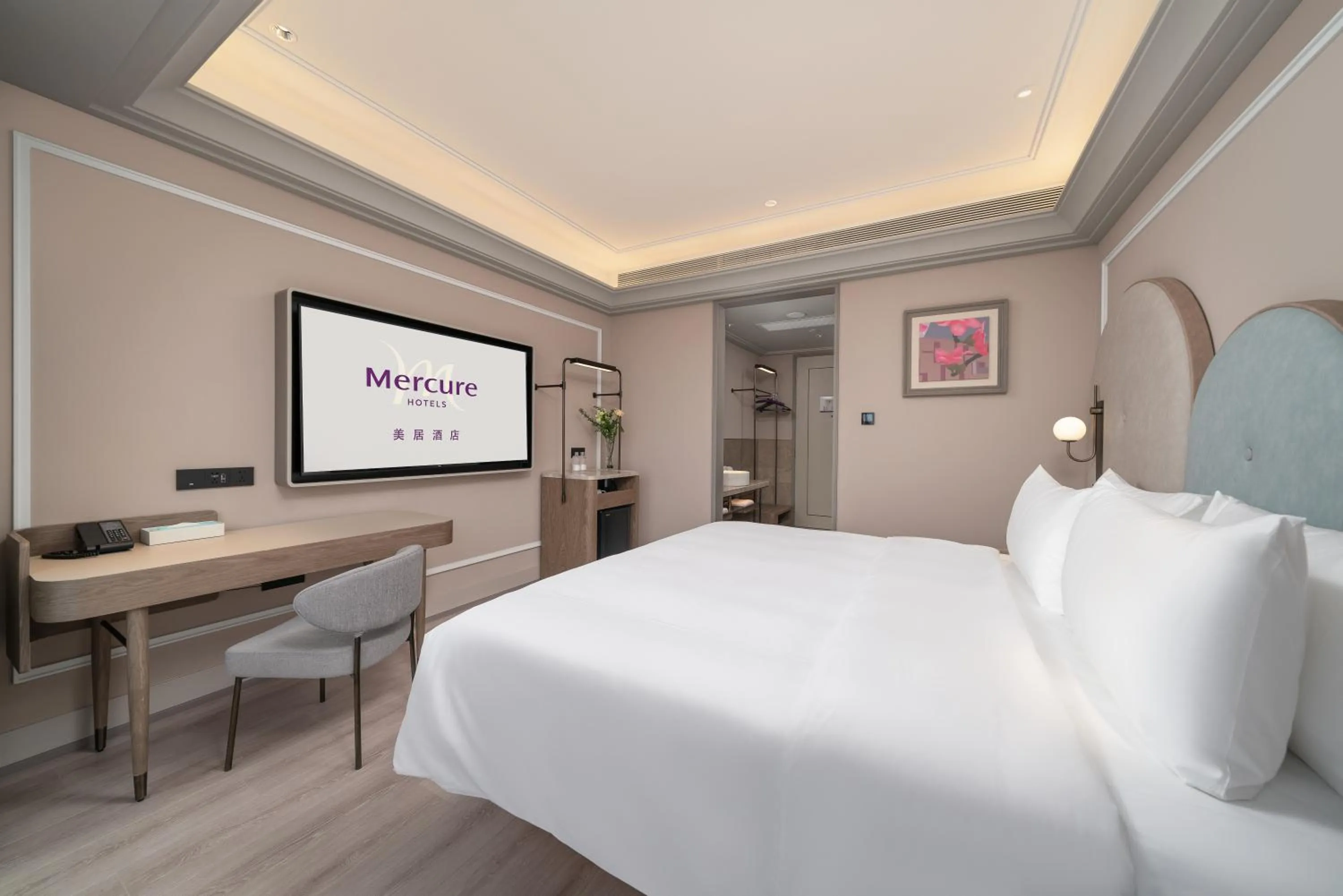 TV and multimedia, Bed in Mercure Guangzhou Tianhe Sports Center
