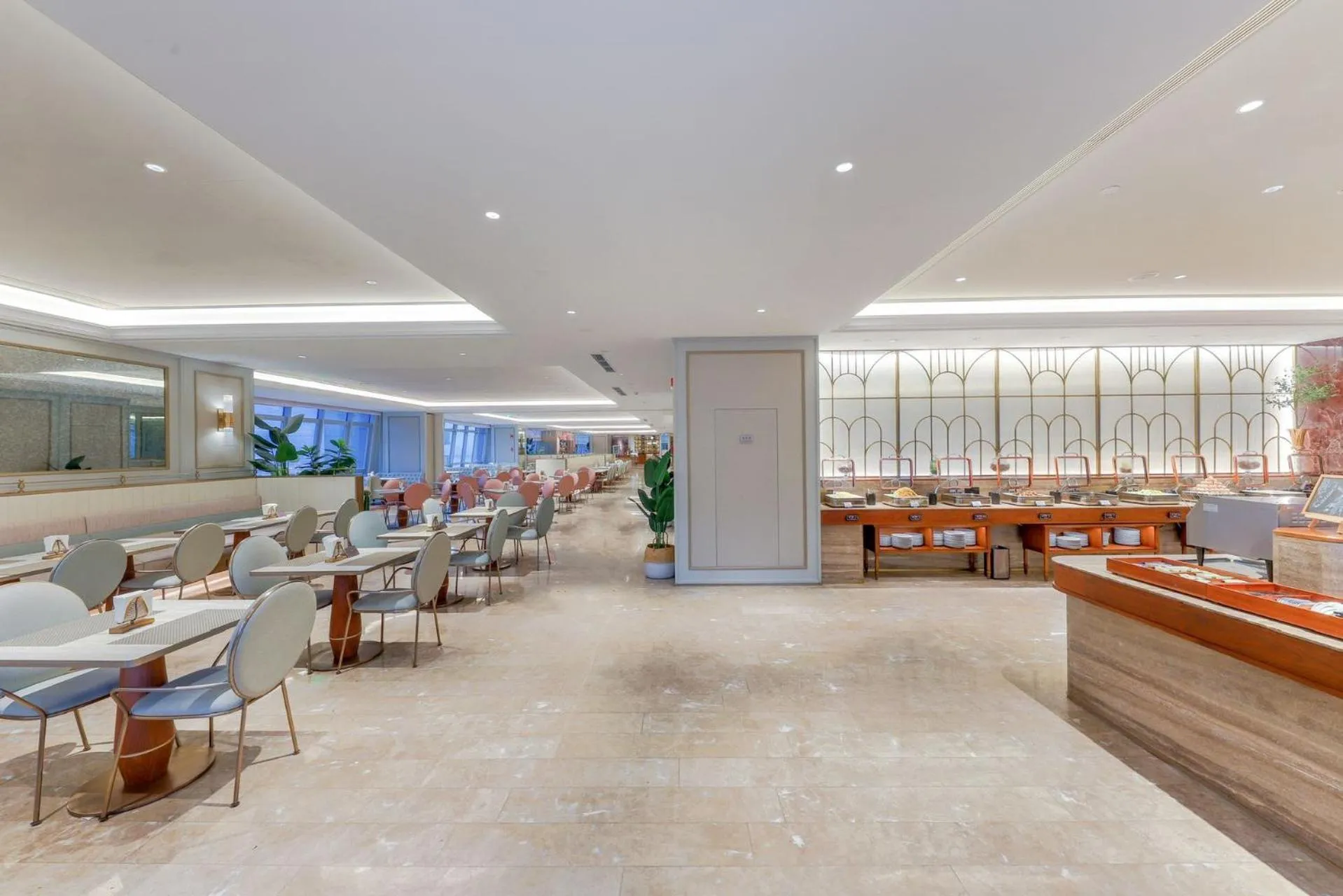 Restaurant/places to eat in Mercure Guangzhou Tianhe Sports Center