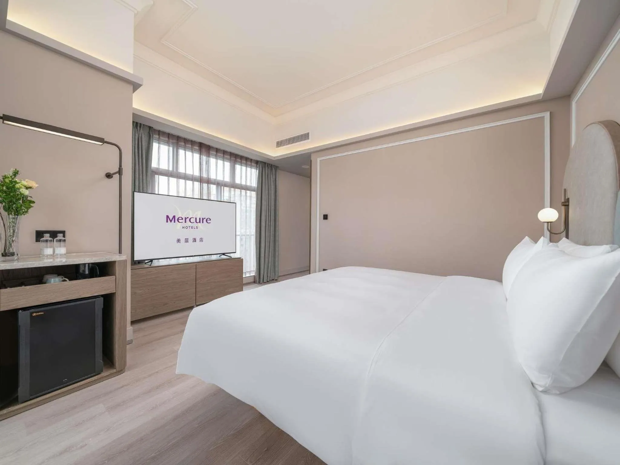Bedroom, Bed in Mercure Guangzhou Tianhe Sports Center