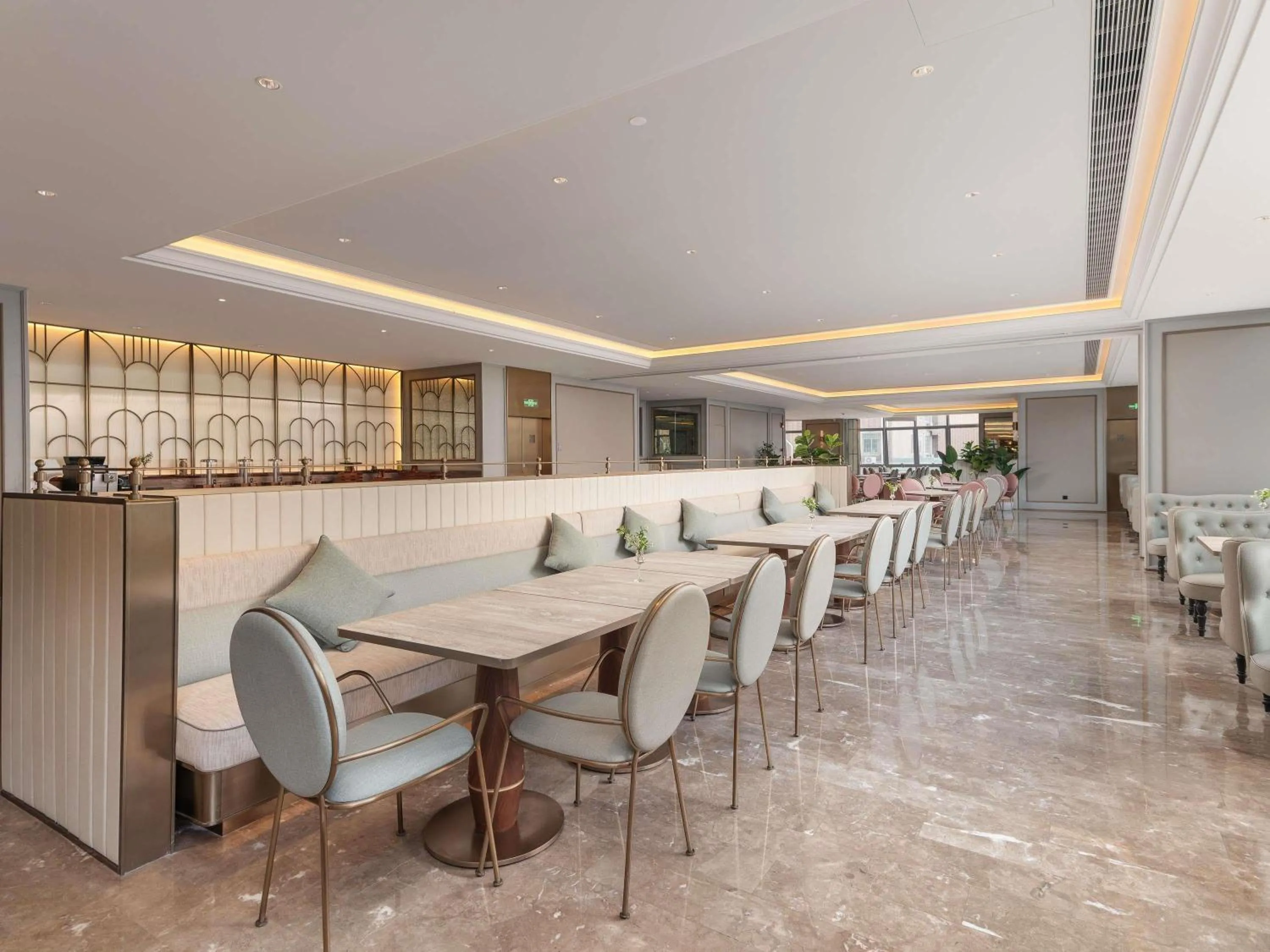 Restaurant/places to eat in Mercure Guangzhou Tianhe Sports Center