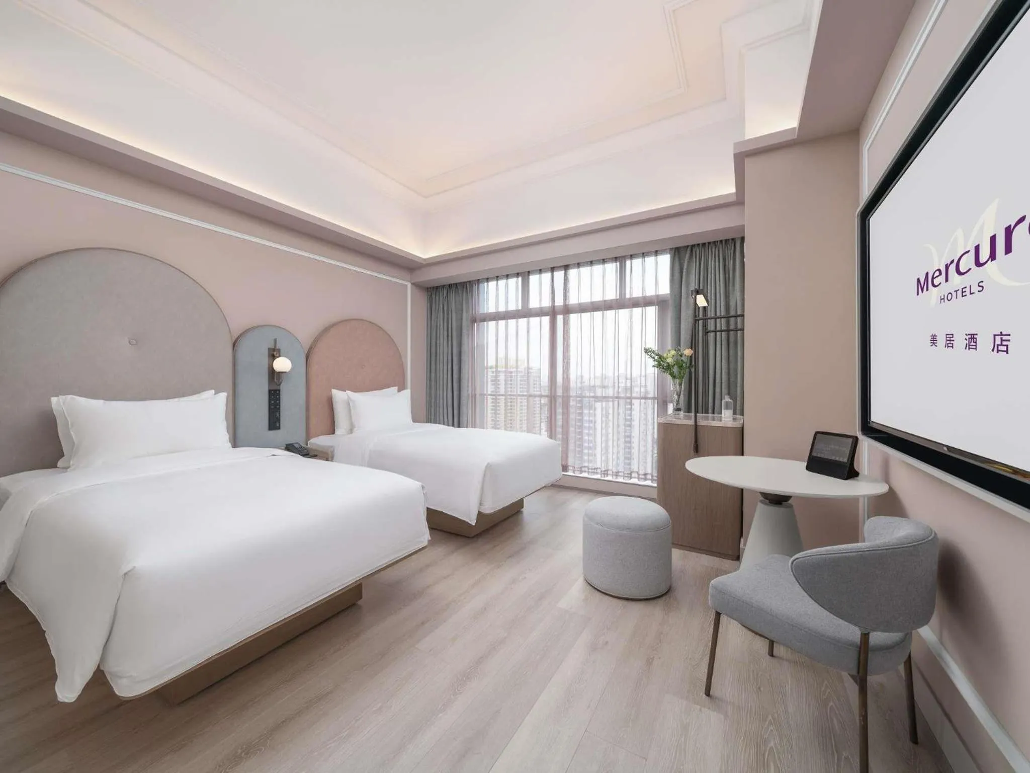 Bedroom, Bed in Mercure Guangzhou Tianhe Sports Center