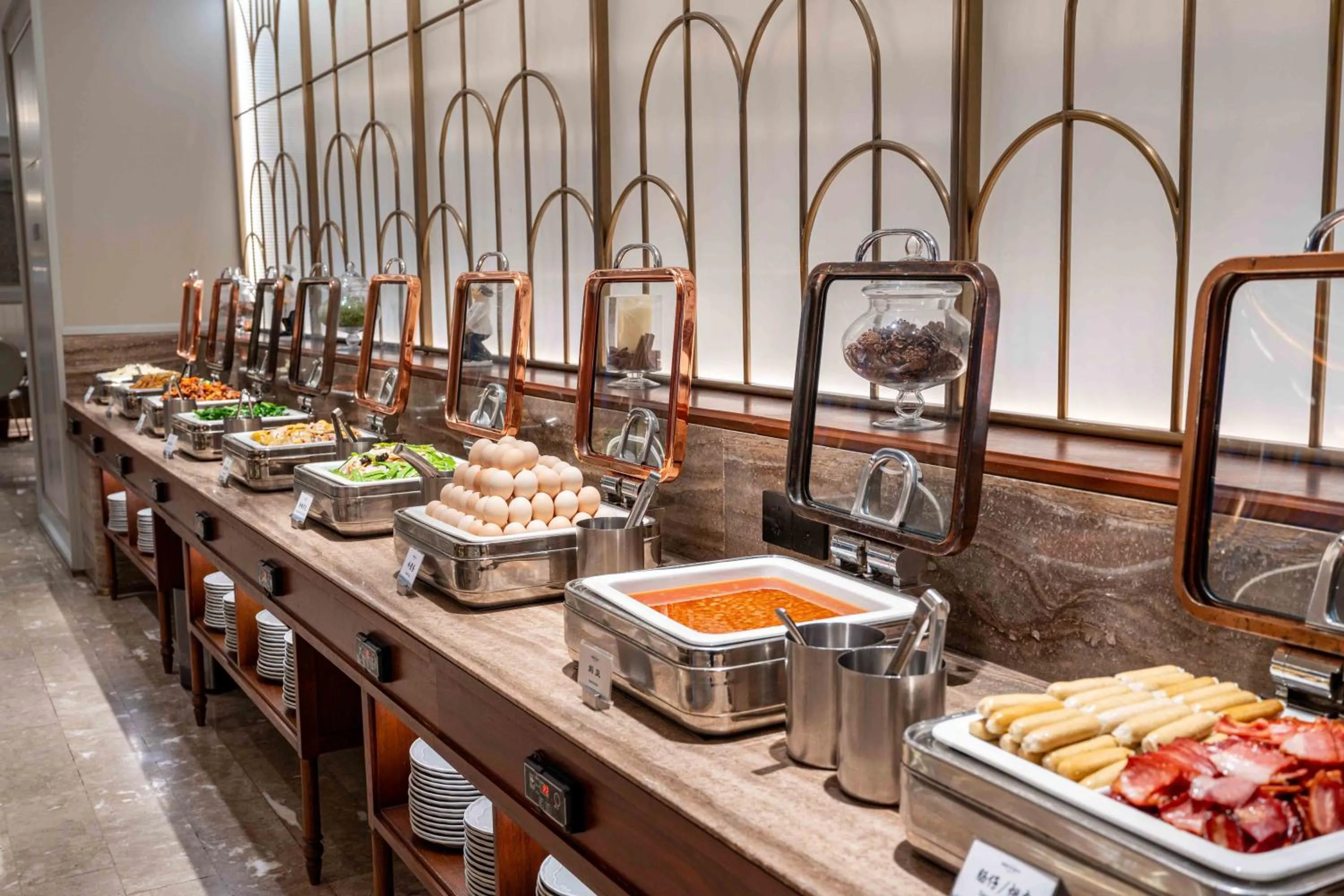 Restaurant/places to eat in Mercure Guangzhou Tianhe Sports Center