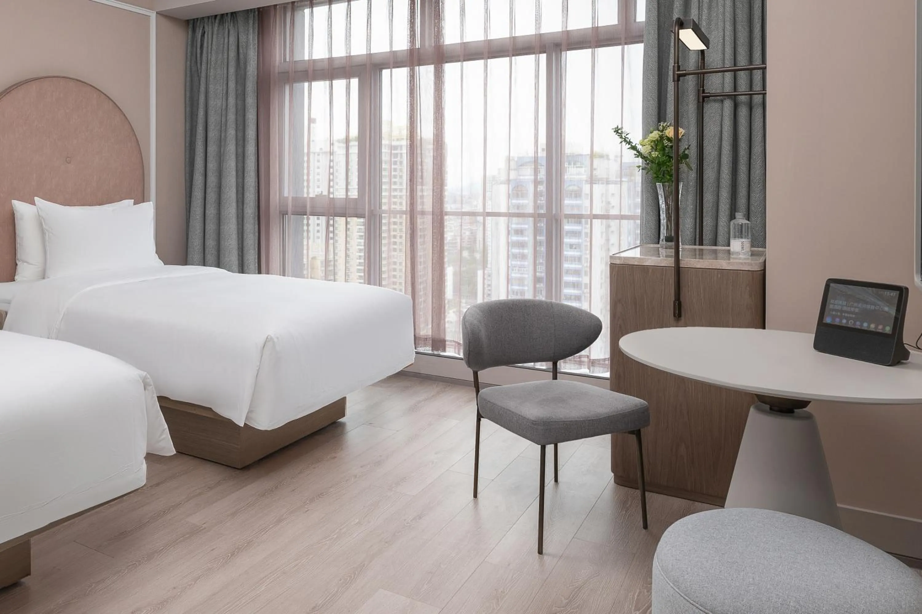 Photo of the whole room, Bed in Mercure Guangzhou Tianhe Sports Center