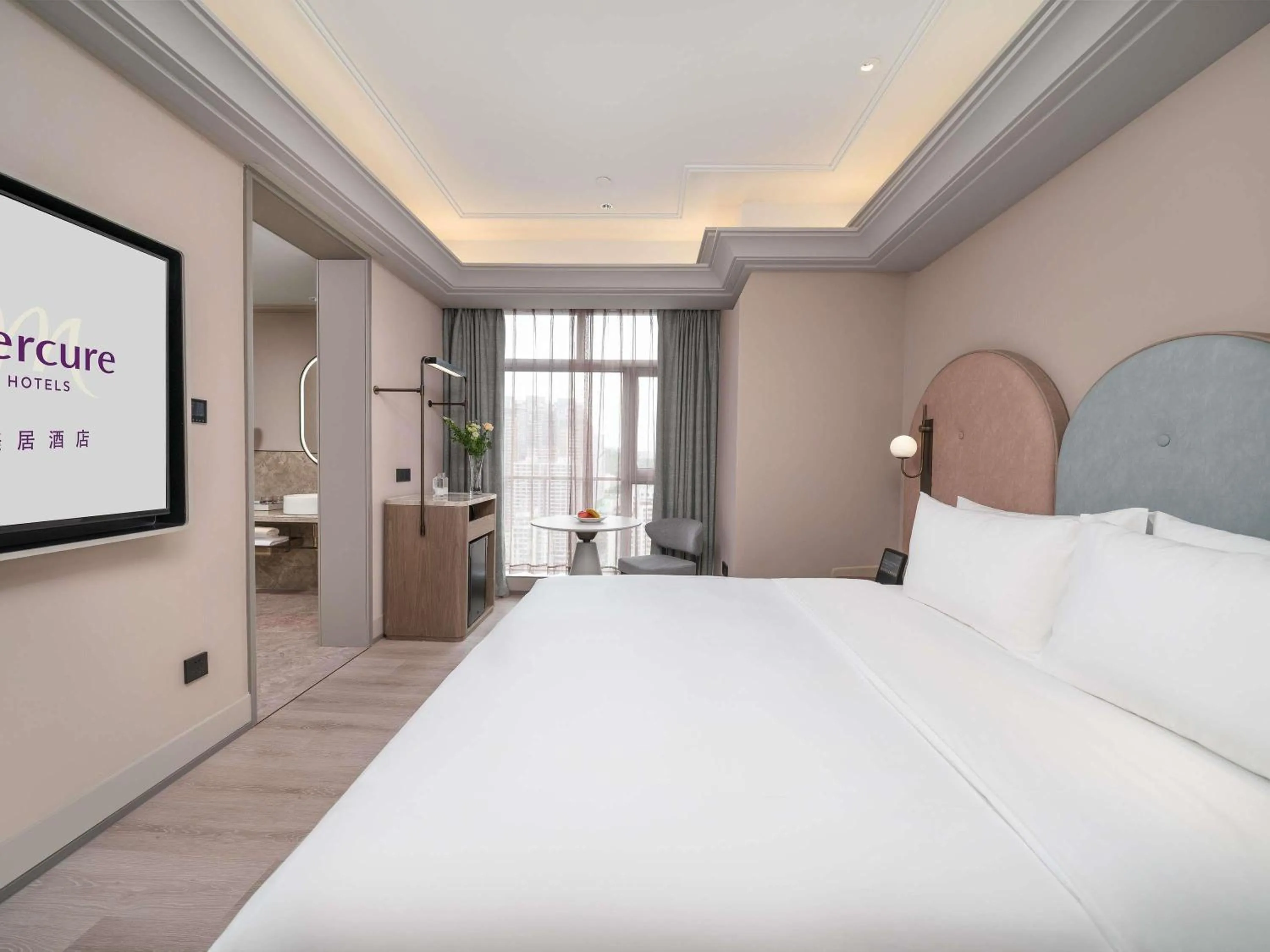 Bedroom, Bed in Mercure Guangzhou Tianhe Sports Center