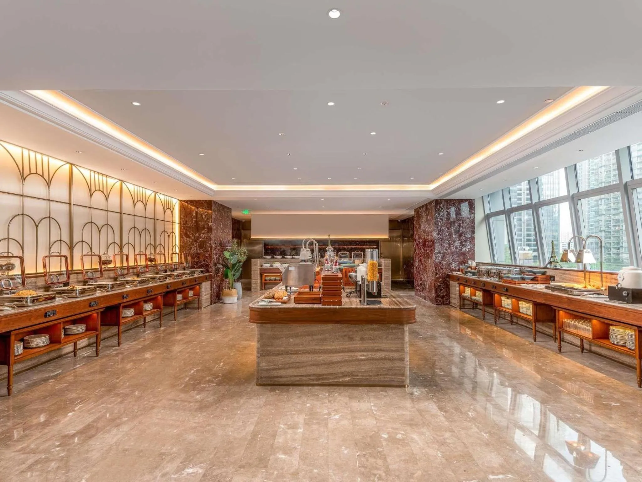 Restaurant/places to eat in Mercure Guangzhou Tianhe Sports Center