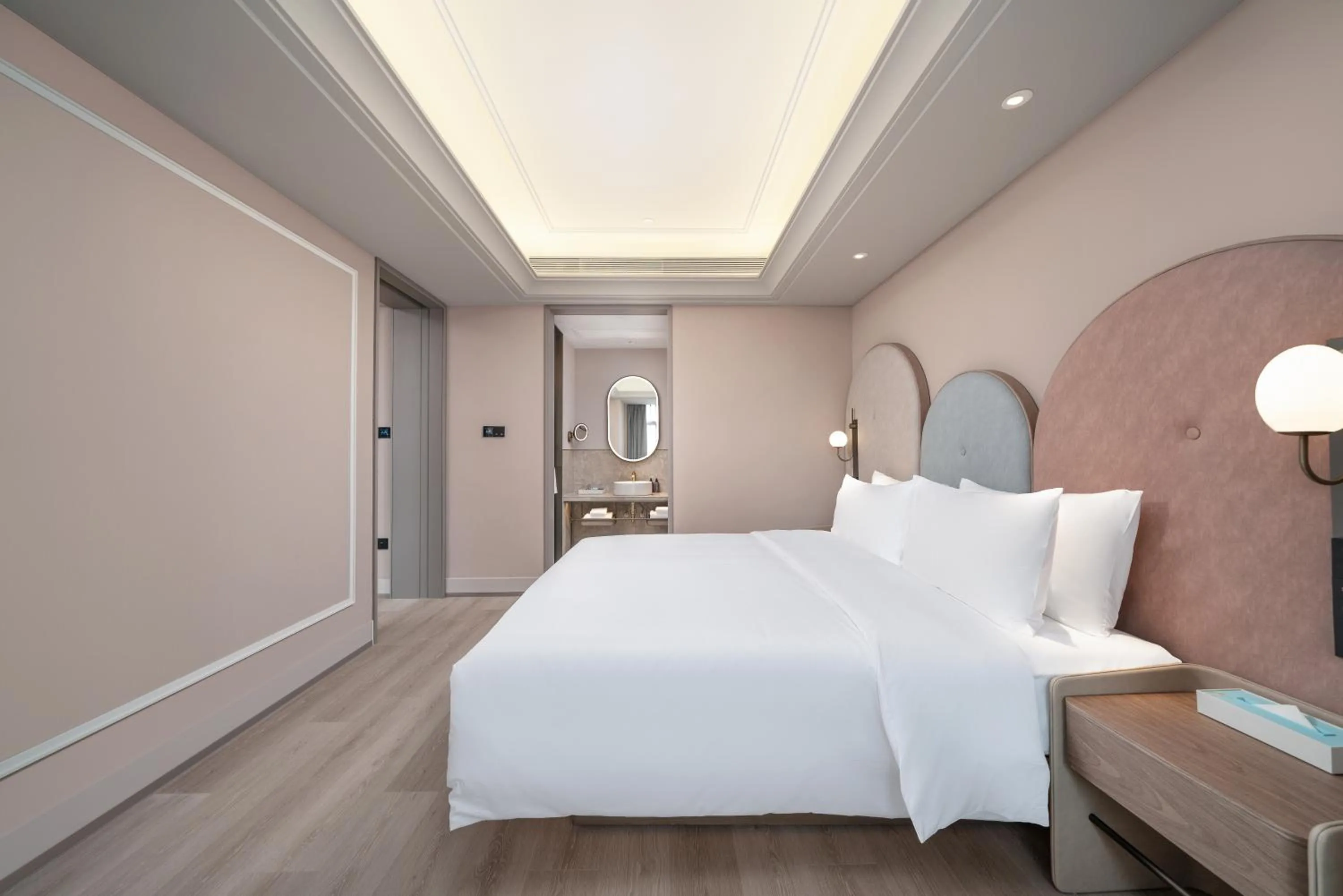 Bed in Mercure Guangzhou Tianhe Sports Center