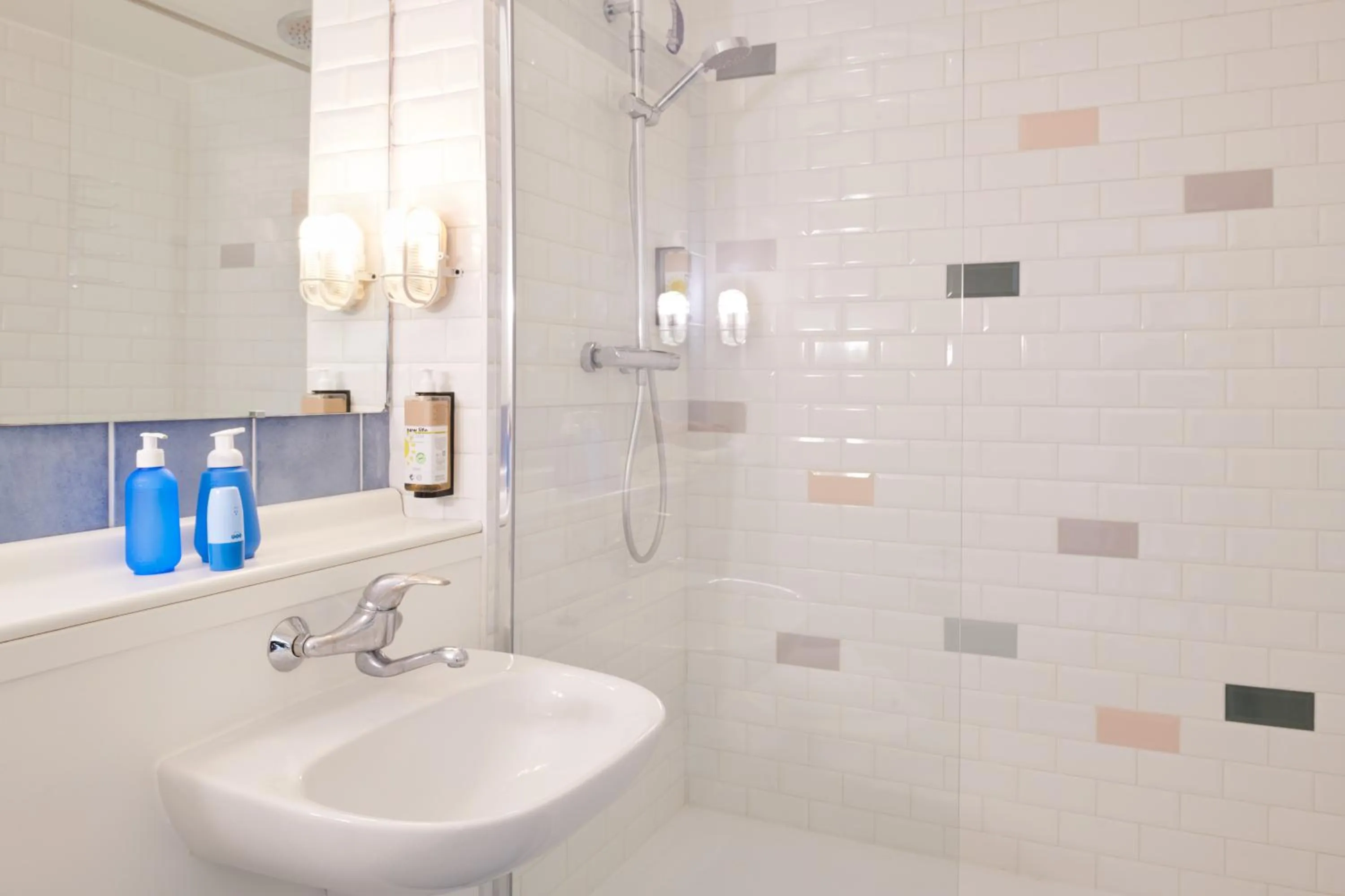 Bathroom in Greet Hôtel Saint-Nazaire Trignac Nouvelle Marque du Groupe Accor