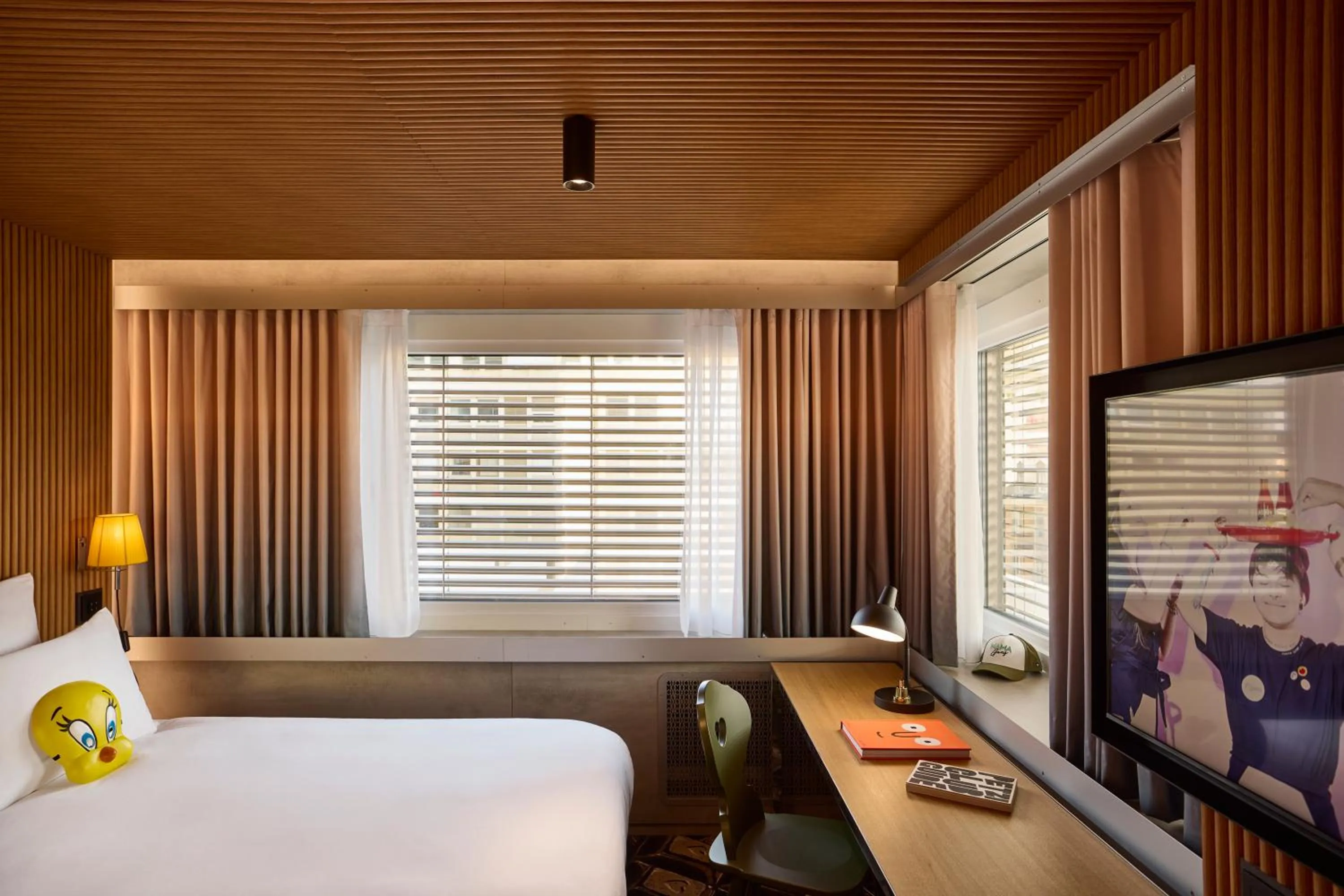 Bed in Mama Shelter Zurich