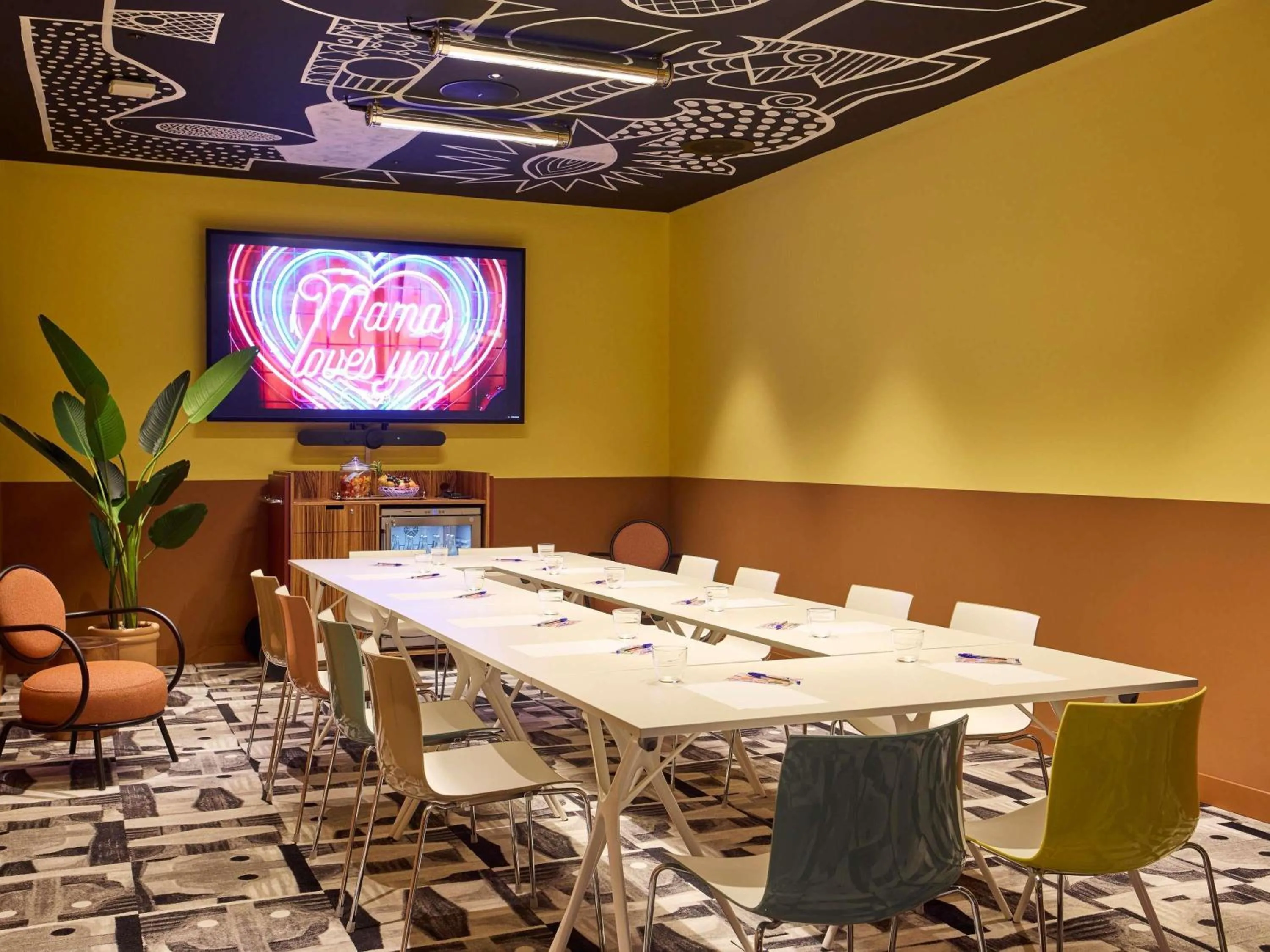 Meeting/conference room in Mama Shelter Zurich