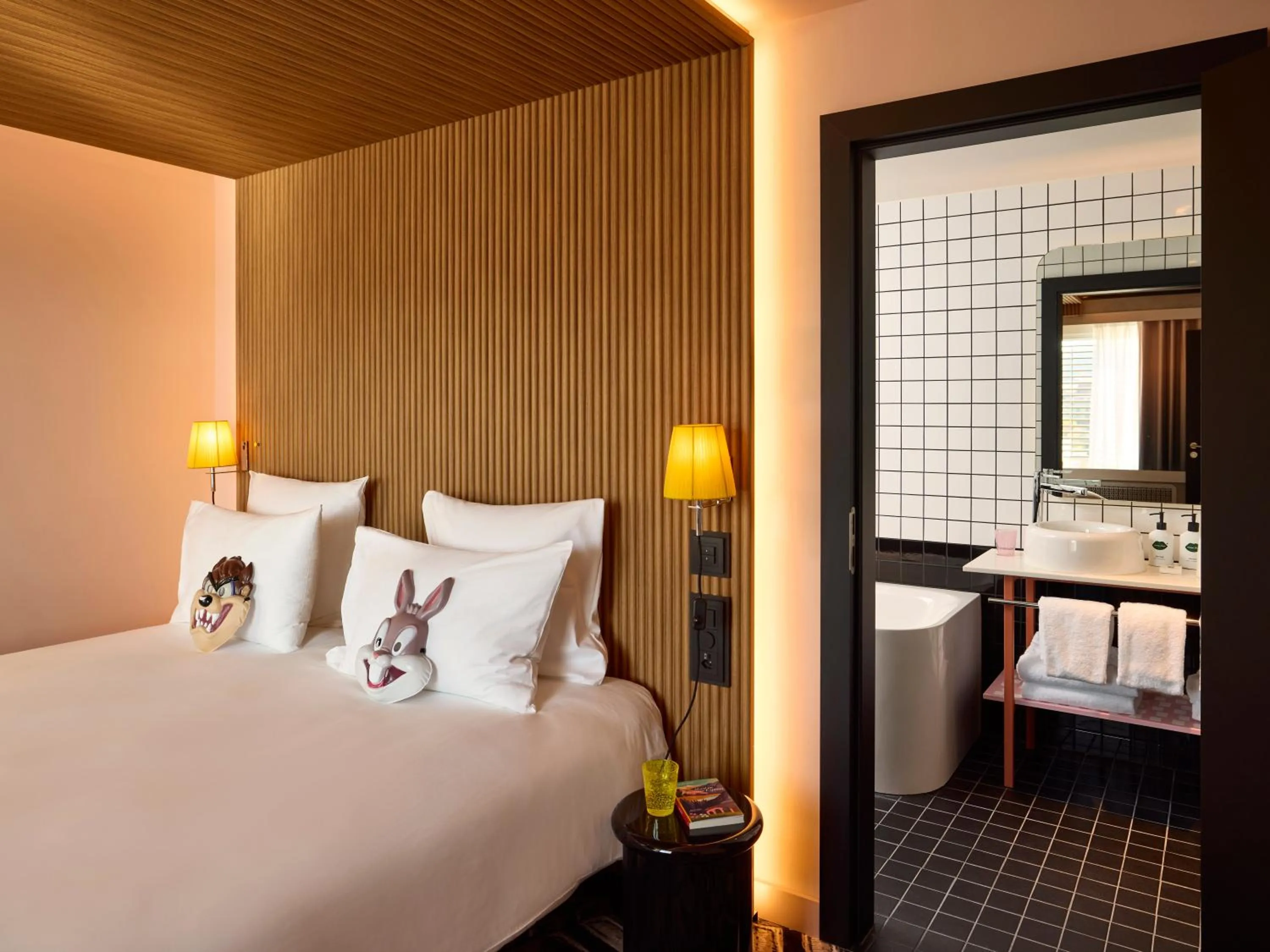 Bed in Mama Shelter Zurich