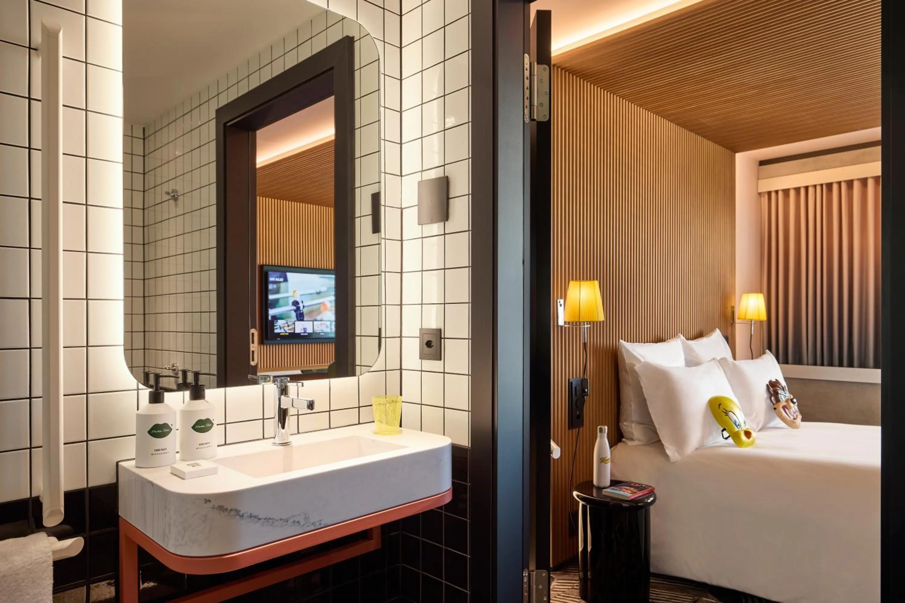 Bed in Mama Shelter Zurich