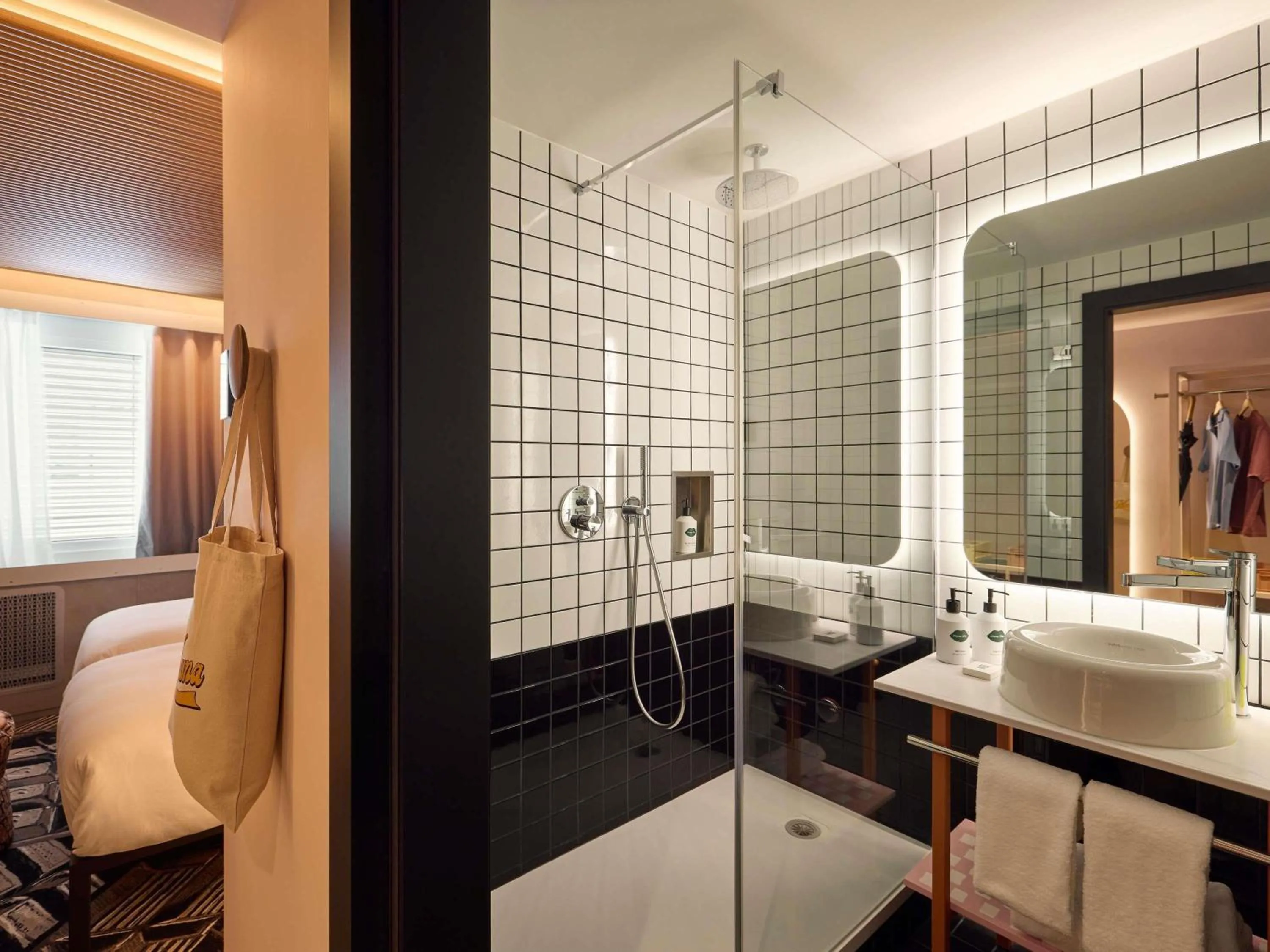 Bedroom in Mama Shelter Zurich