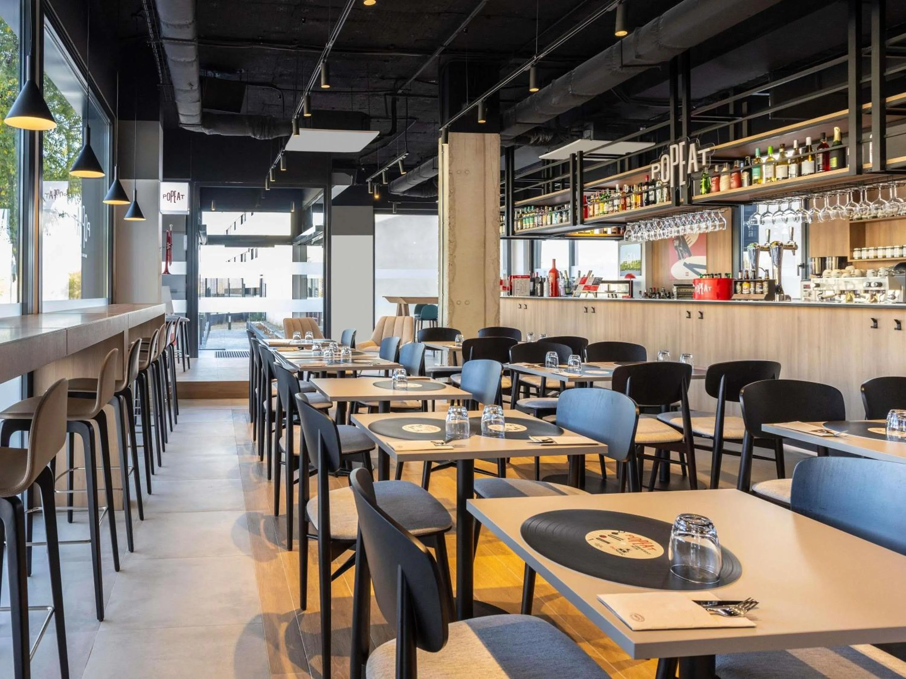 Restaurant/places to eat in ibis Madrid Norte Las Tablas