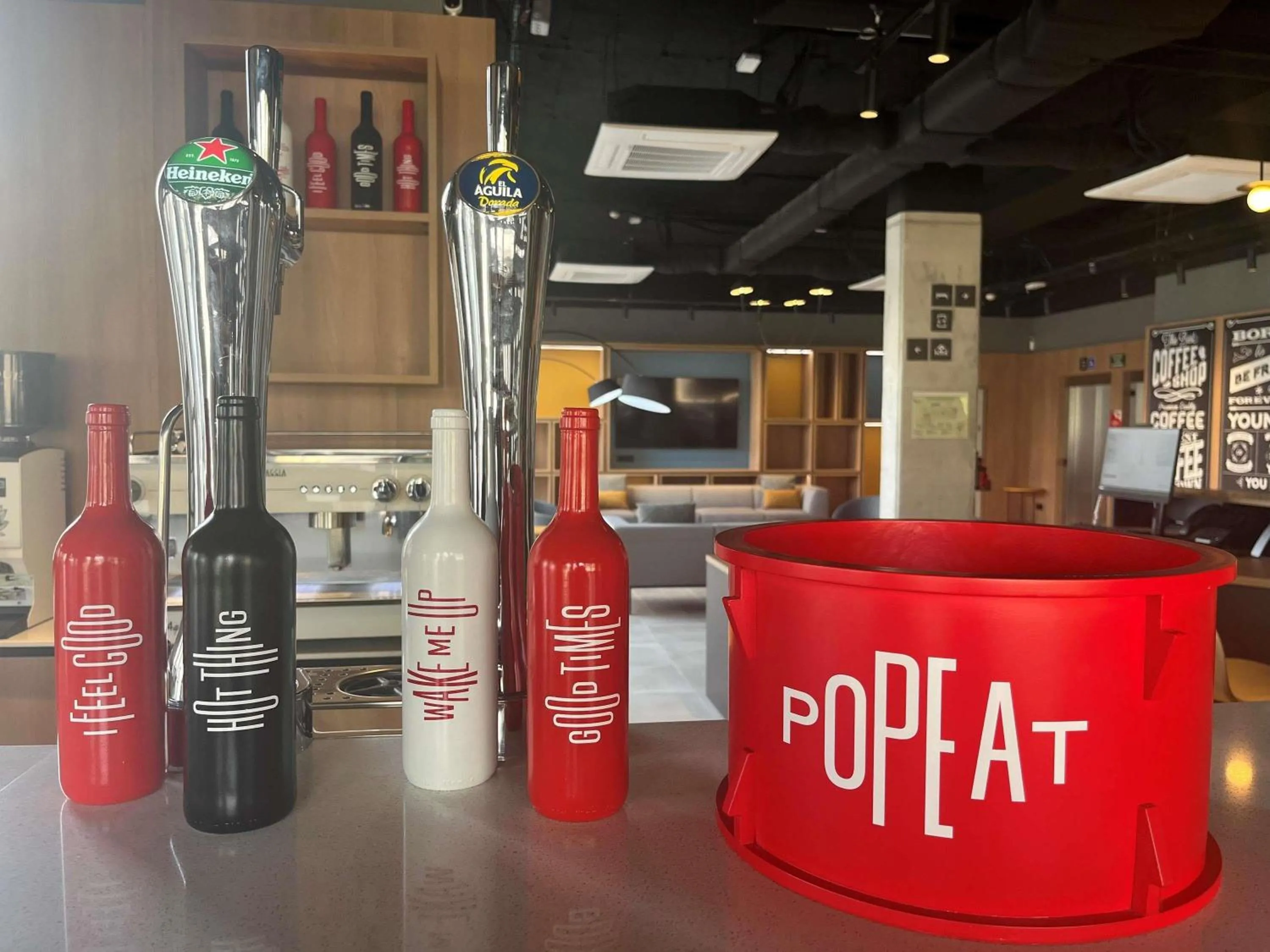 Lounge or bar in ibis Madrid Norte Las Tablas