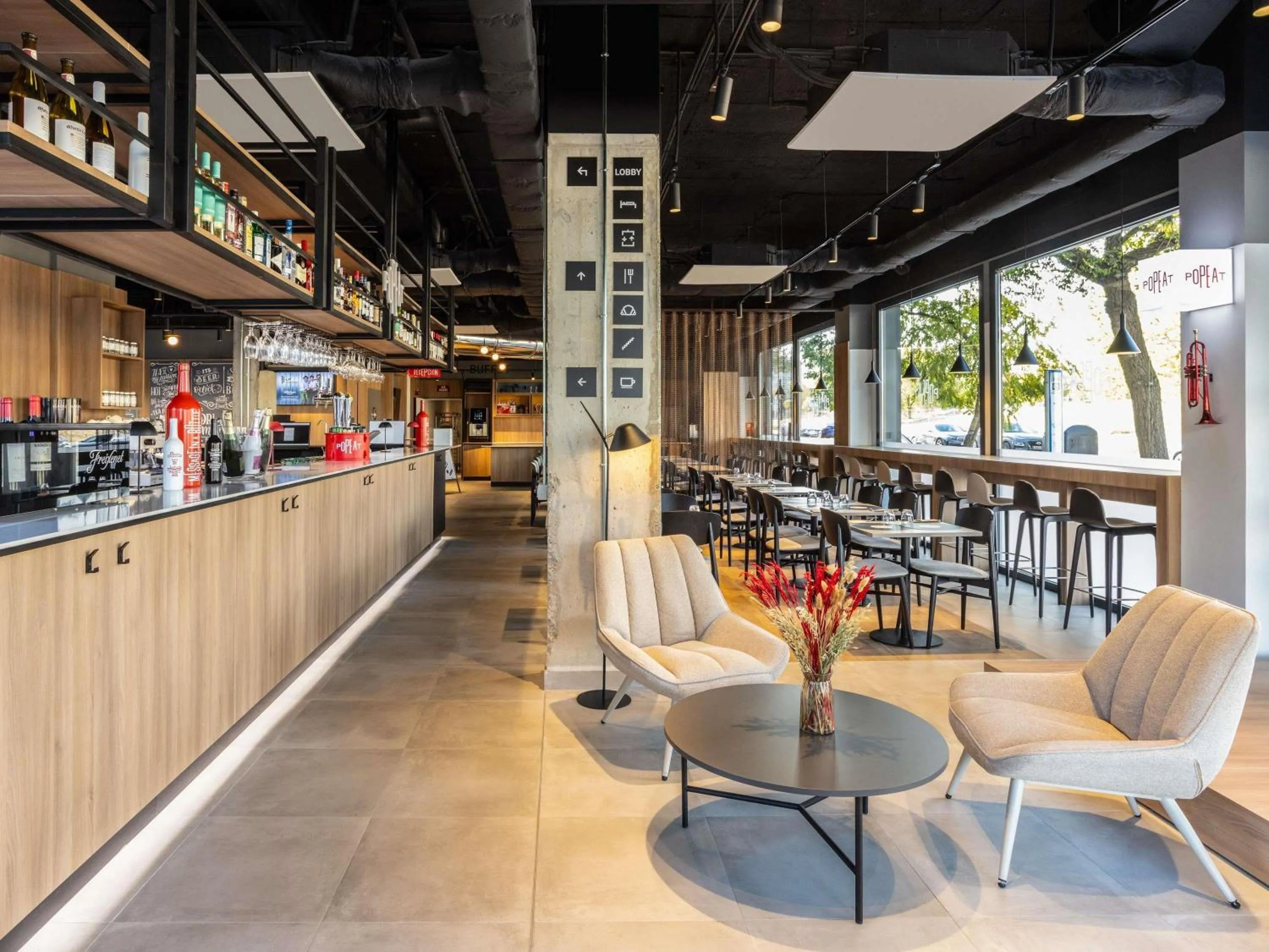 Restaurant/places to eat in ibis Madrid Norte Las Tablas