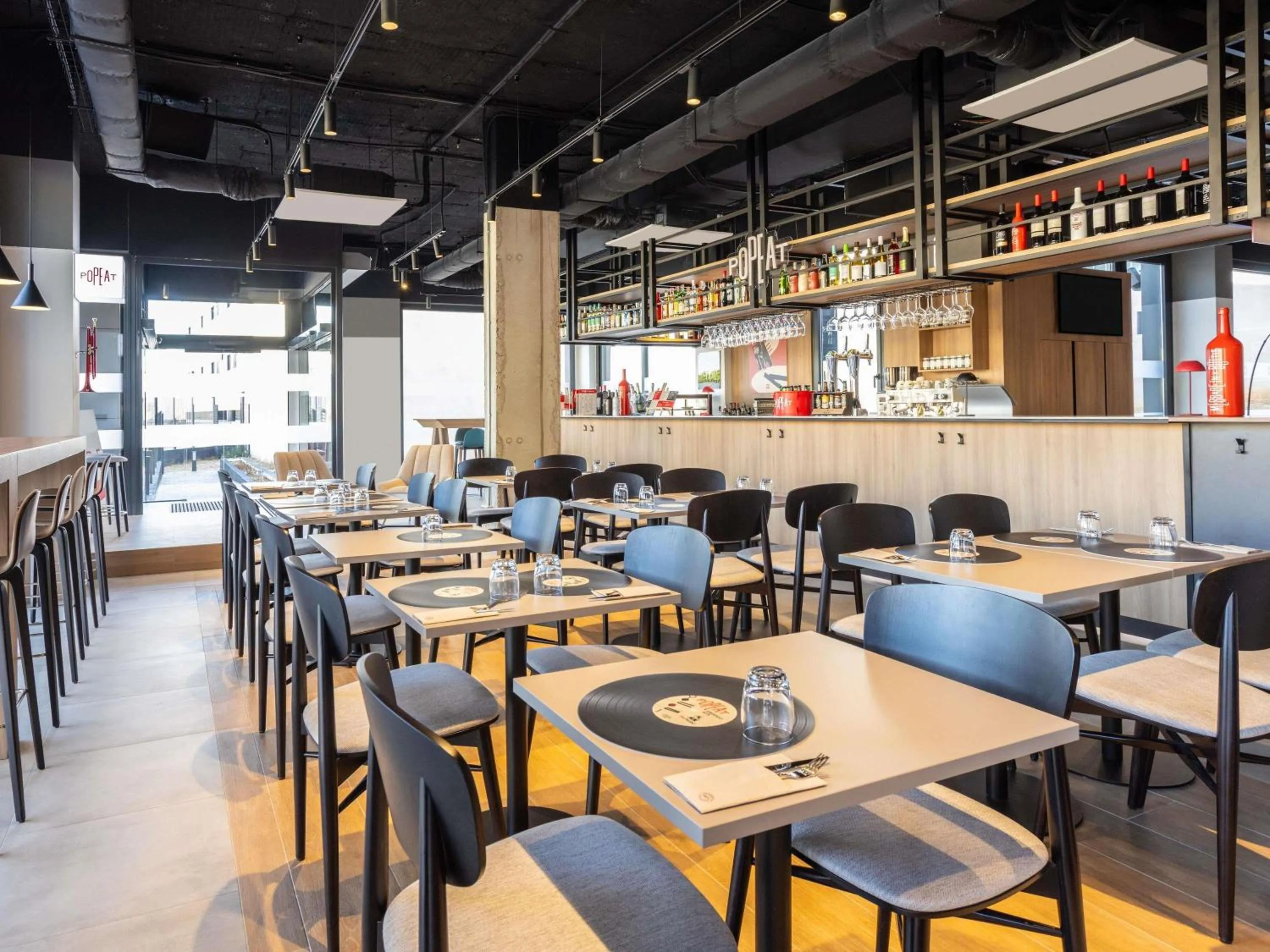 Restaurant/places to eat in ibis Madrid Norte Las Tablas