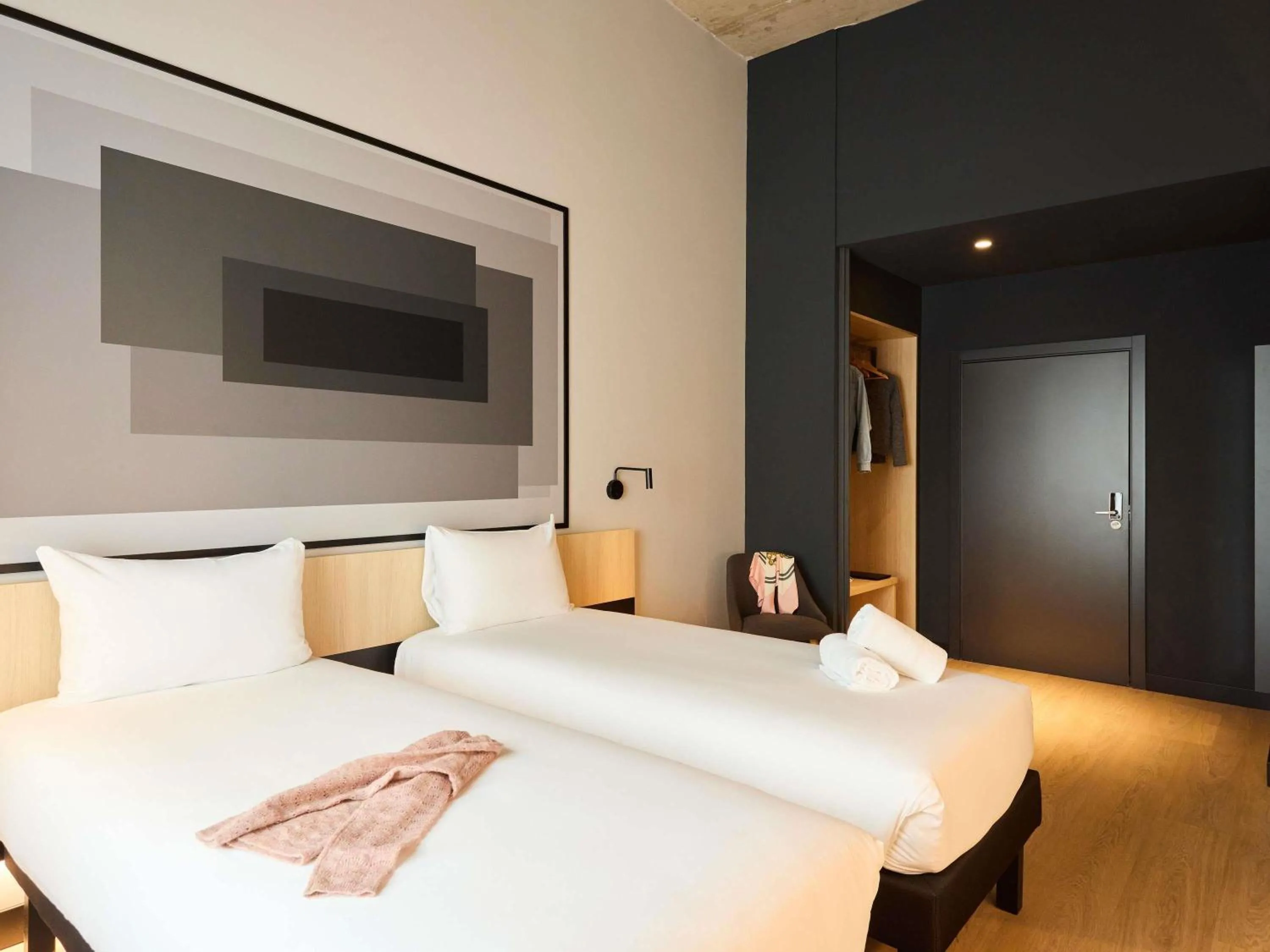 Bedroom, Bed in ibis Madrid Norte Las Tablas