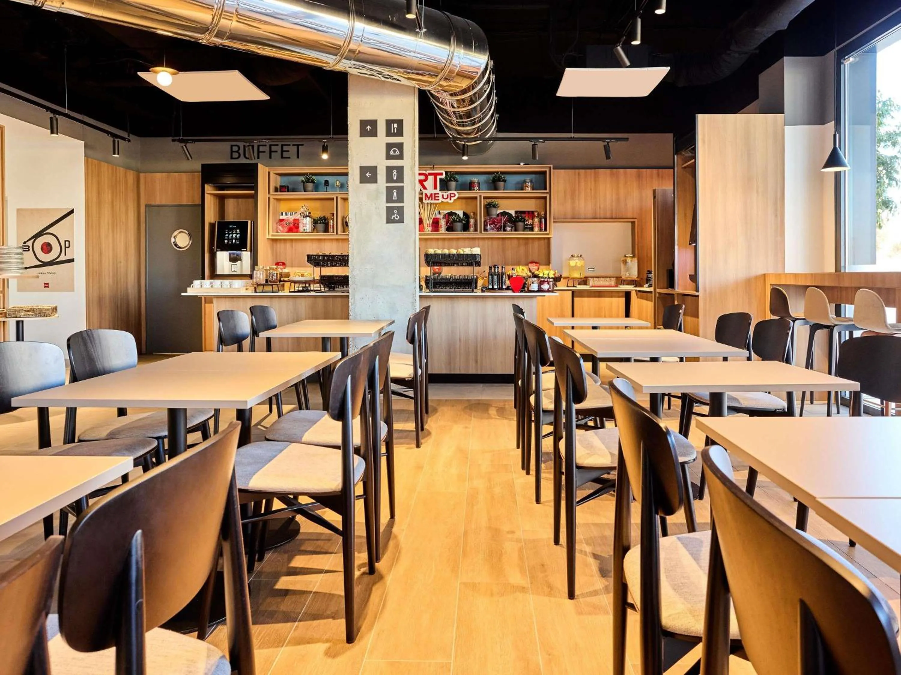 Restaurant/places to eat in ibis Madrid Norte Las Tablas