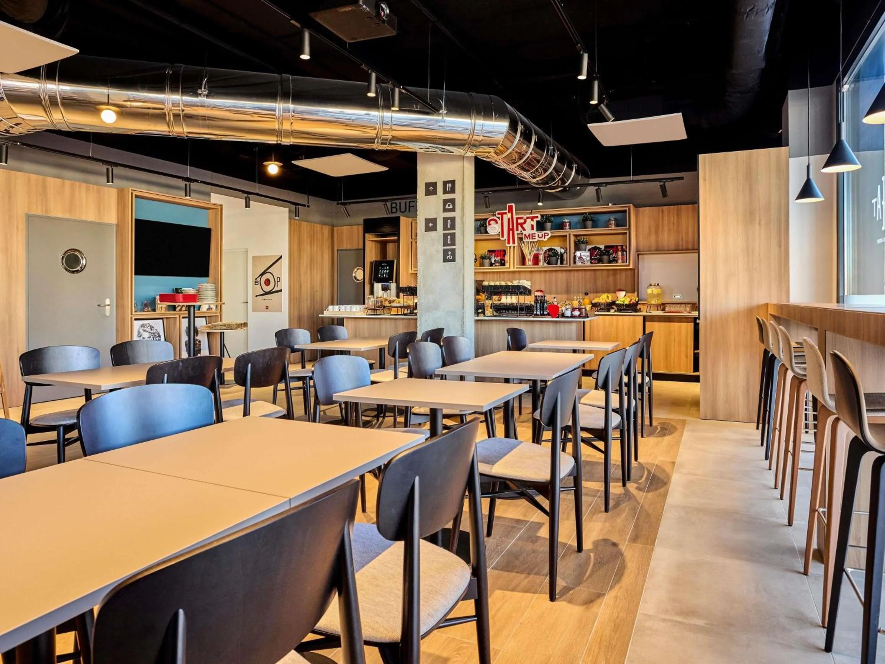 Restaurant/places to eat in ibis Madrid Norte Las Tablas