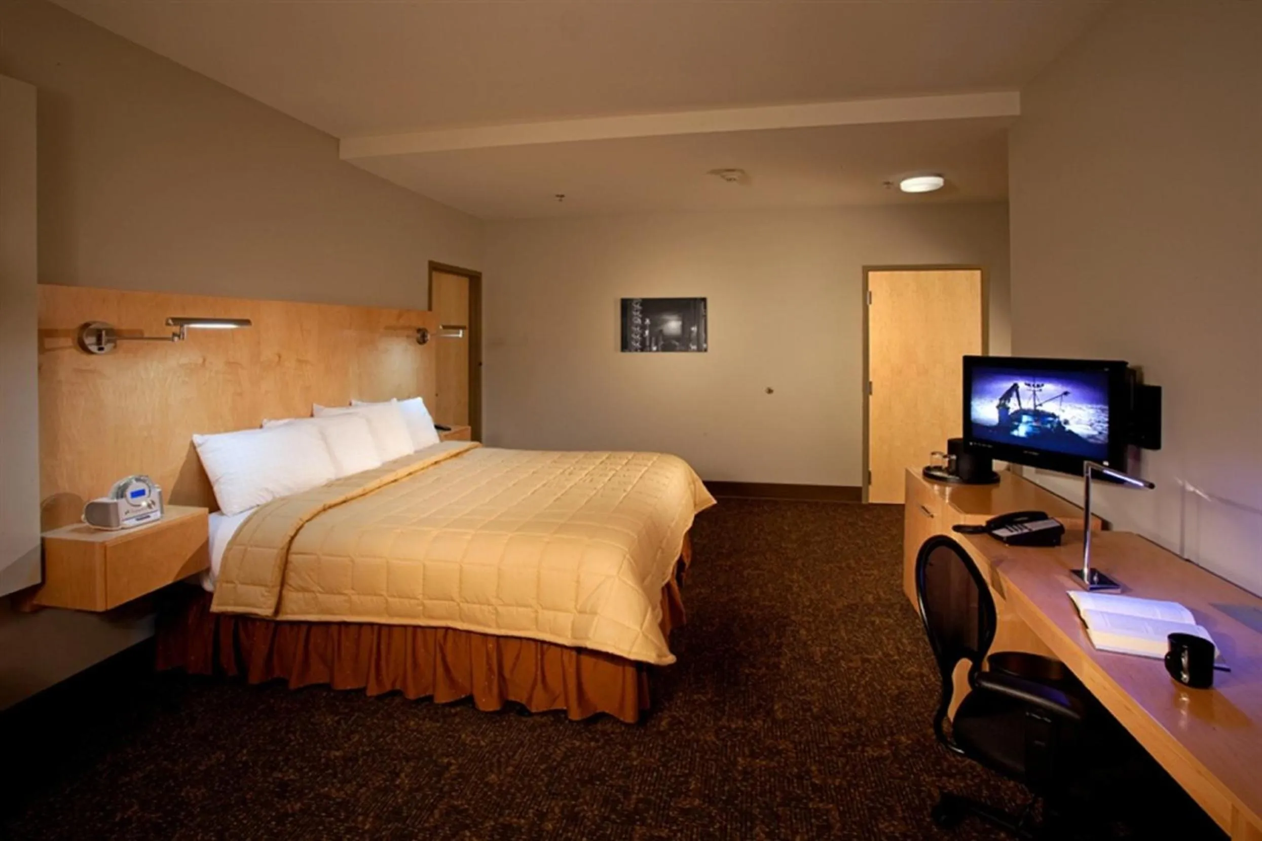 Photo of the whole room, Bed in Spark by Hilton Artesia