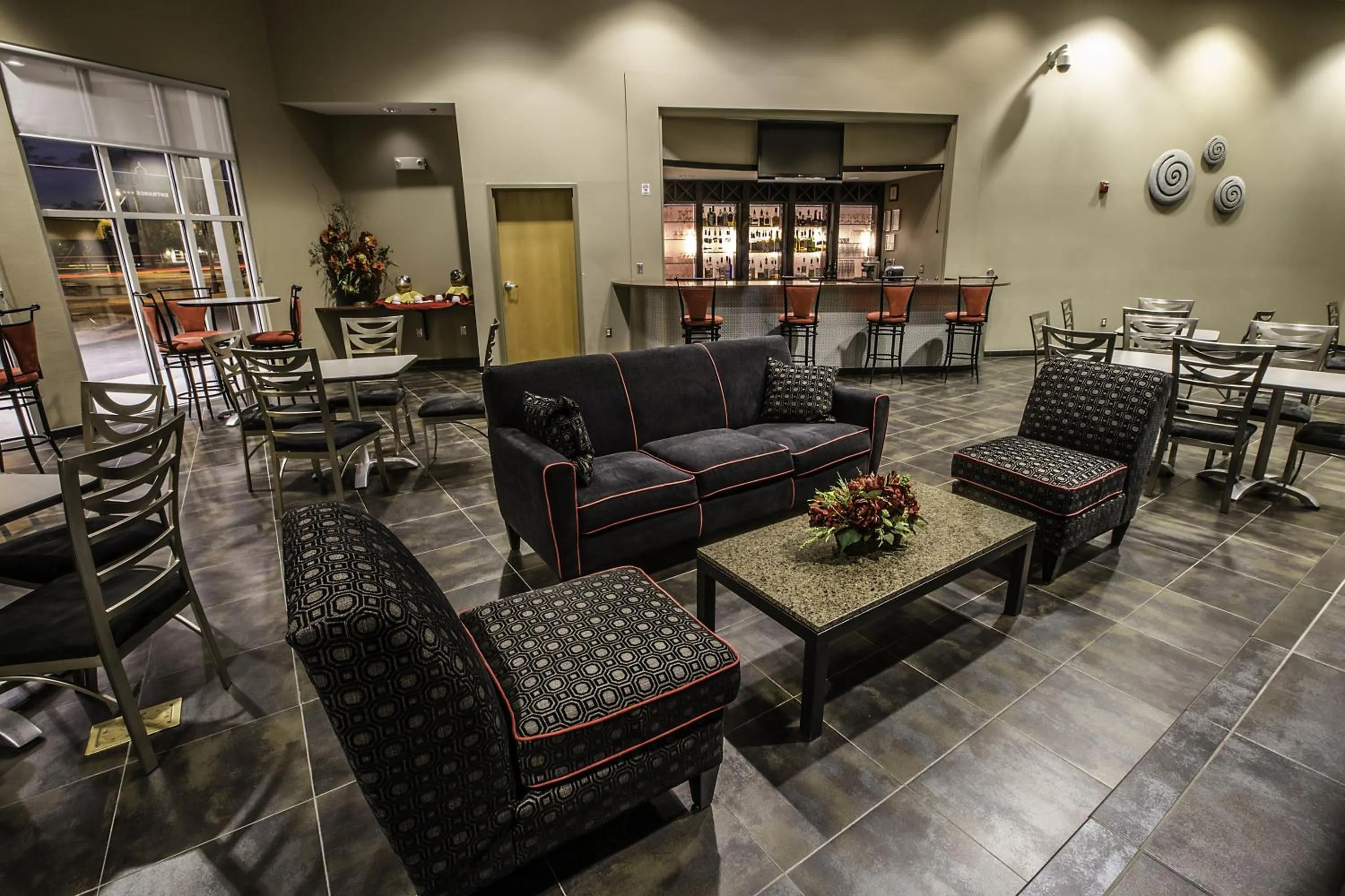 Lounge or bar in Spark by Hilton Artesia