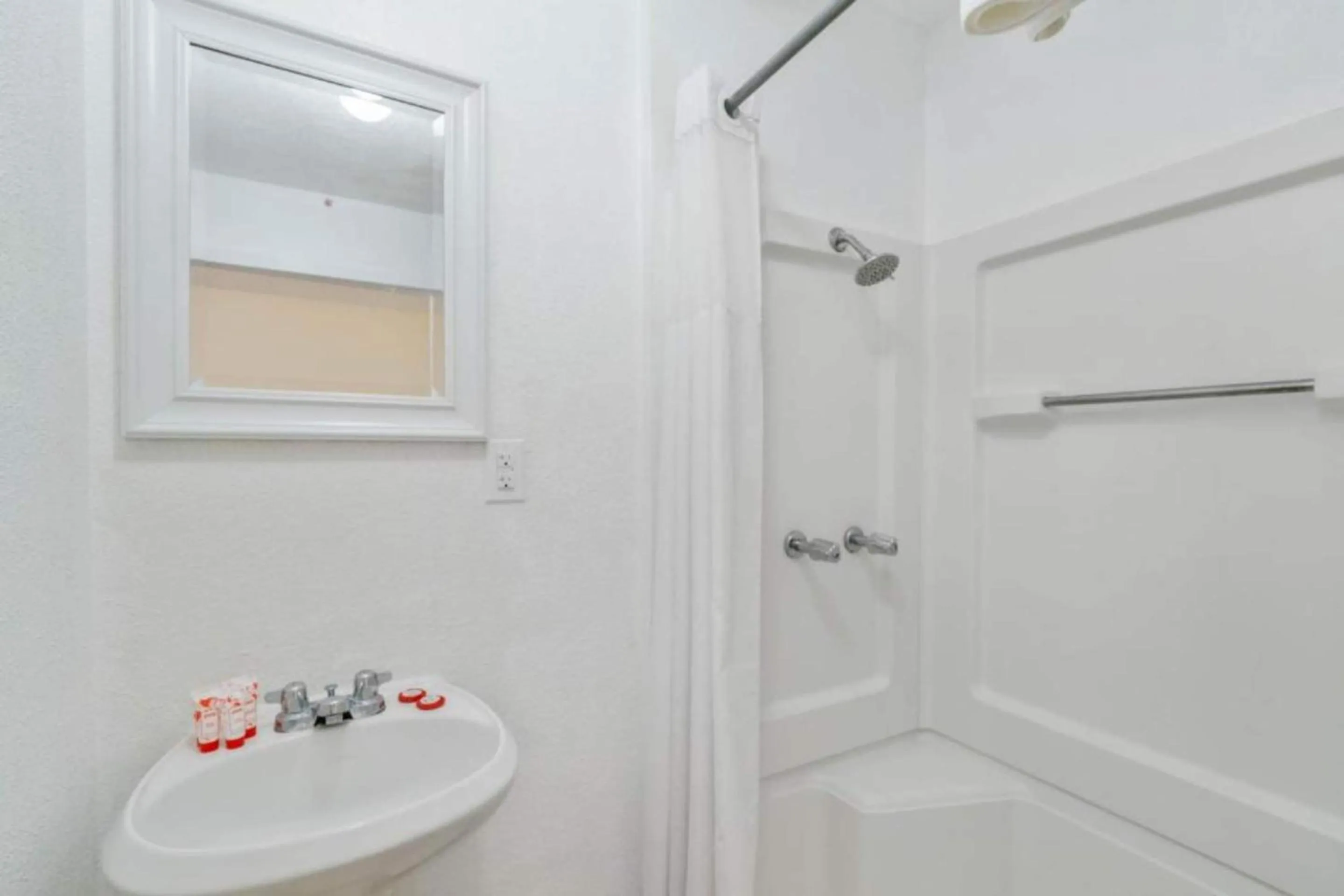 Bathroom in OYO Hotel Rockport- Bay View