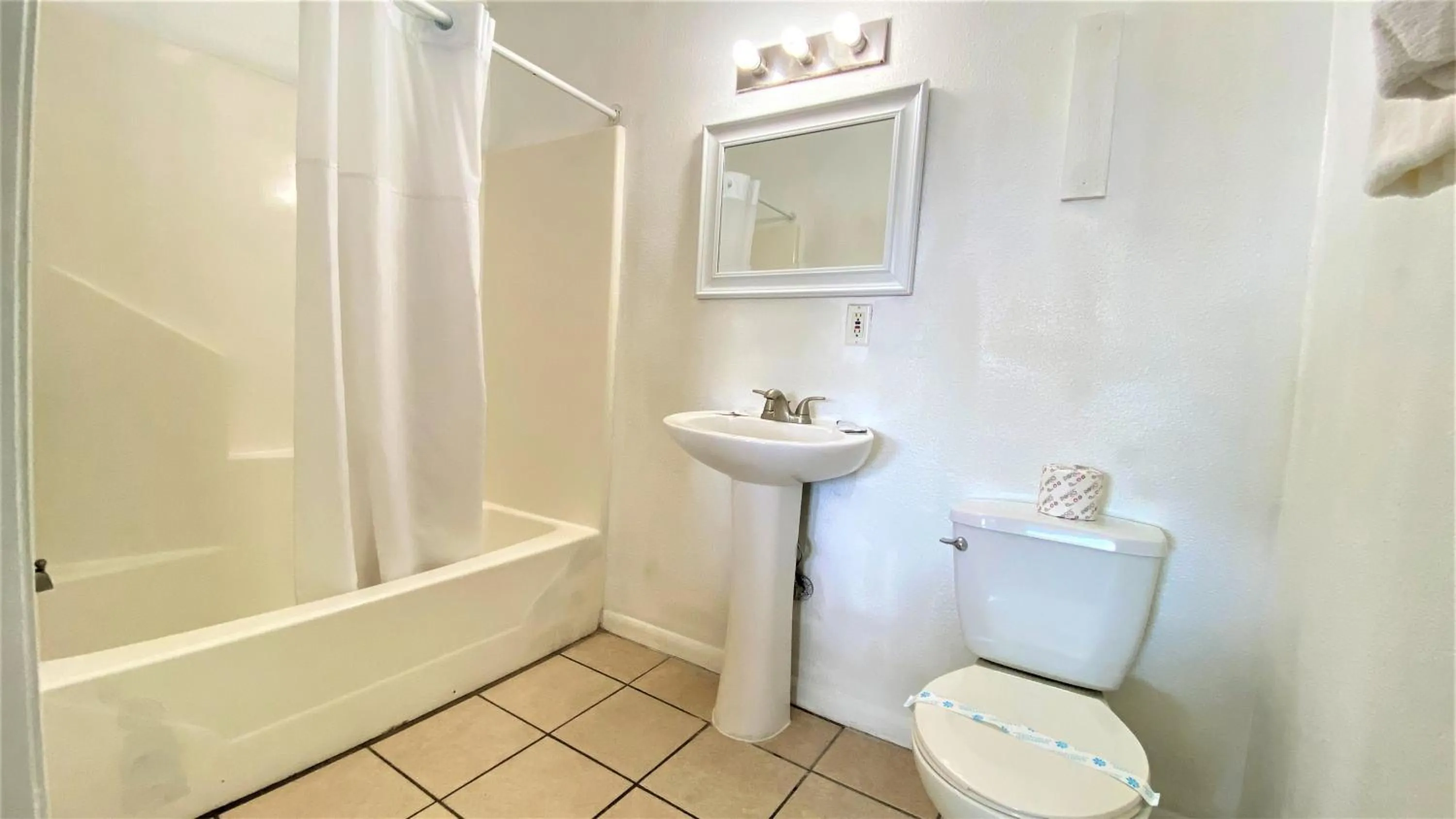 Bathroom in OYO Hotel Rockport- Bay View