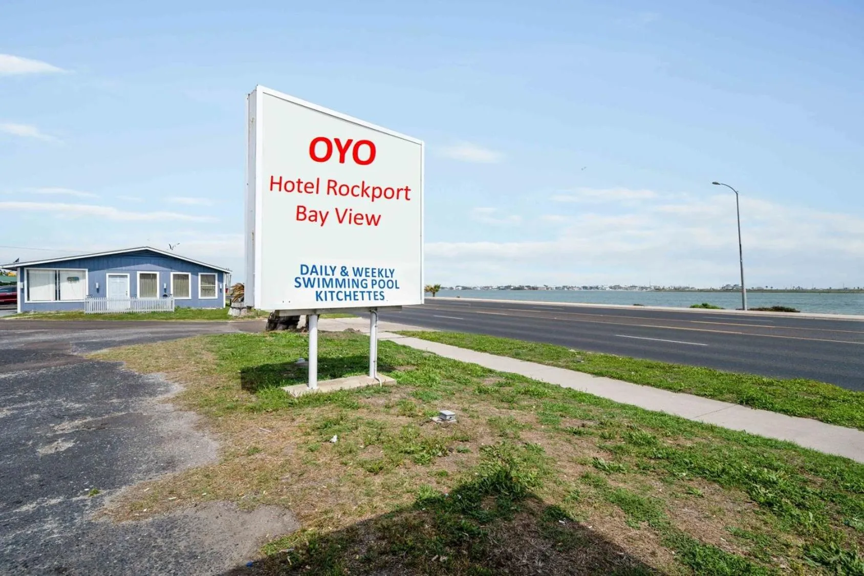 Facade/entrance in OYO Hotel Rockport- Bay View